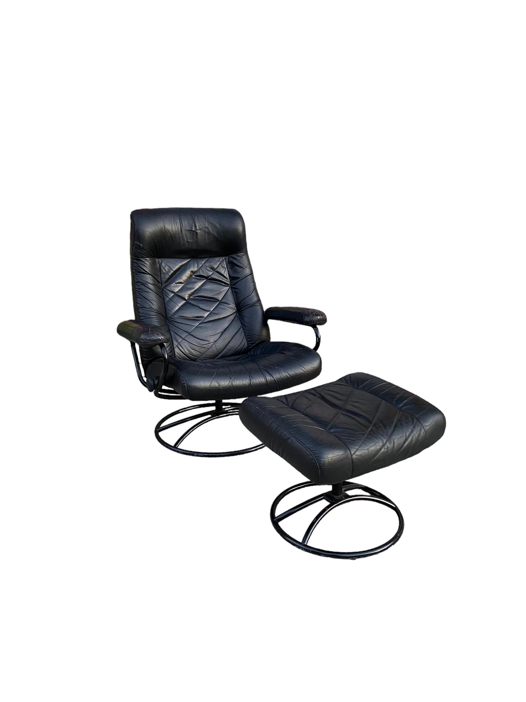 Ekornes Stressless Reclining Lounge Chair and Ottoman in Black For Sale 1