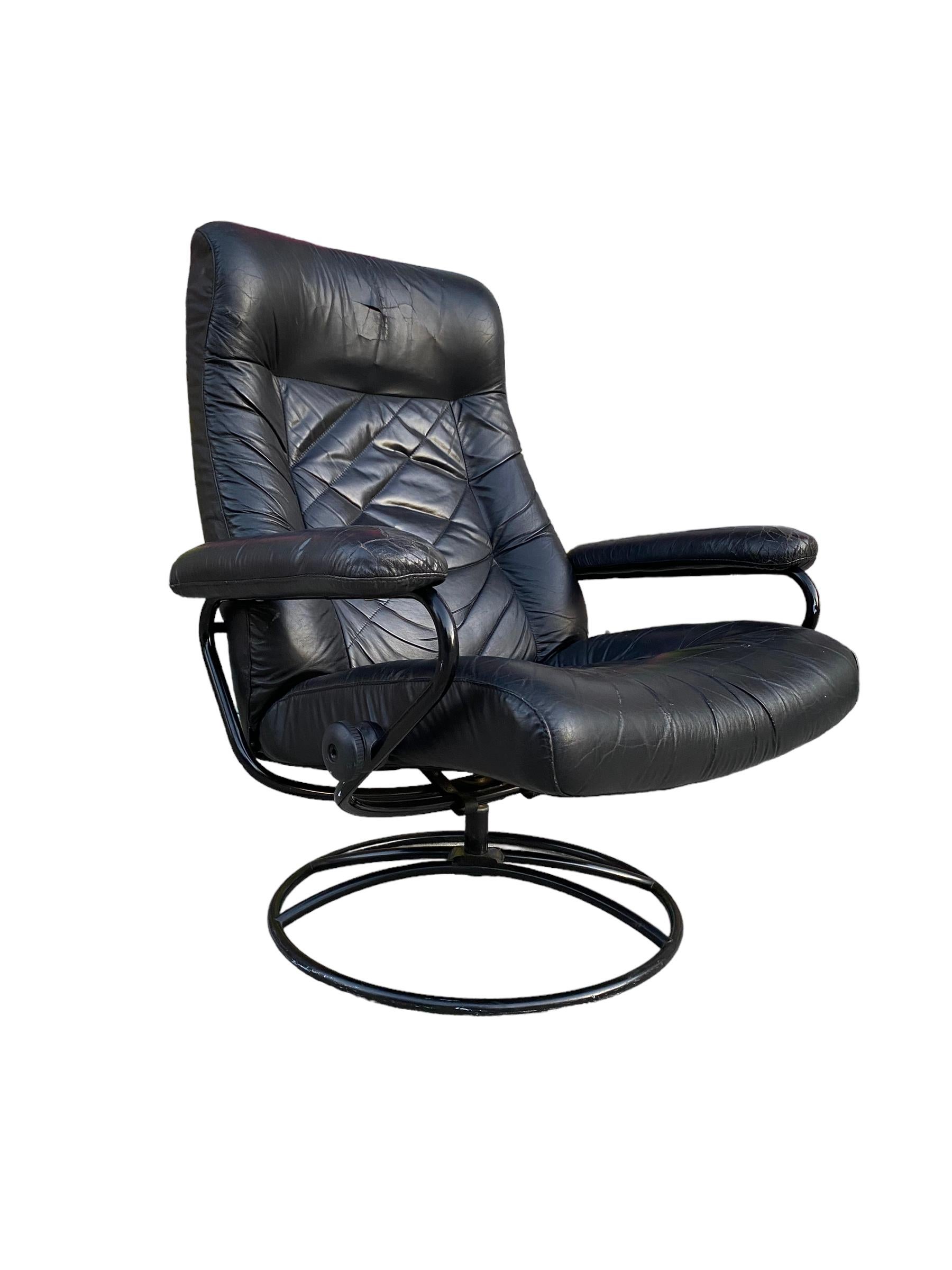 Norwegian Ekornes Stressless Reclining Lounge Chair and Ottoman in Black For Sale