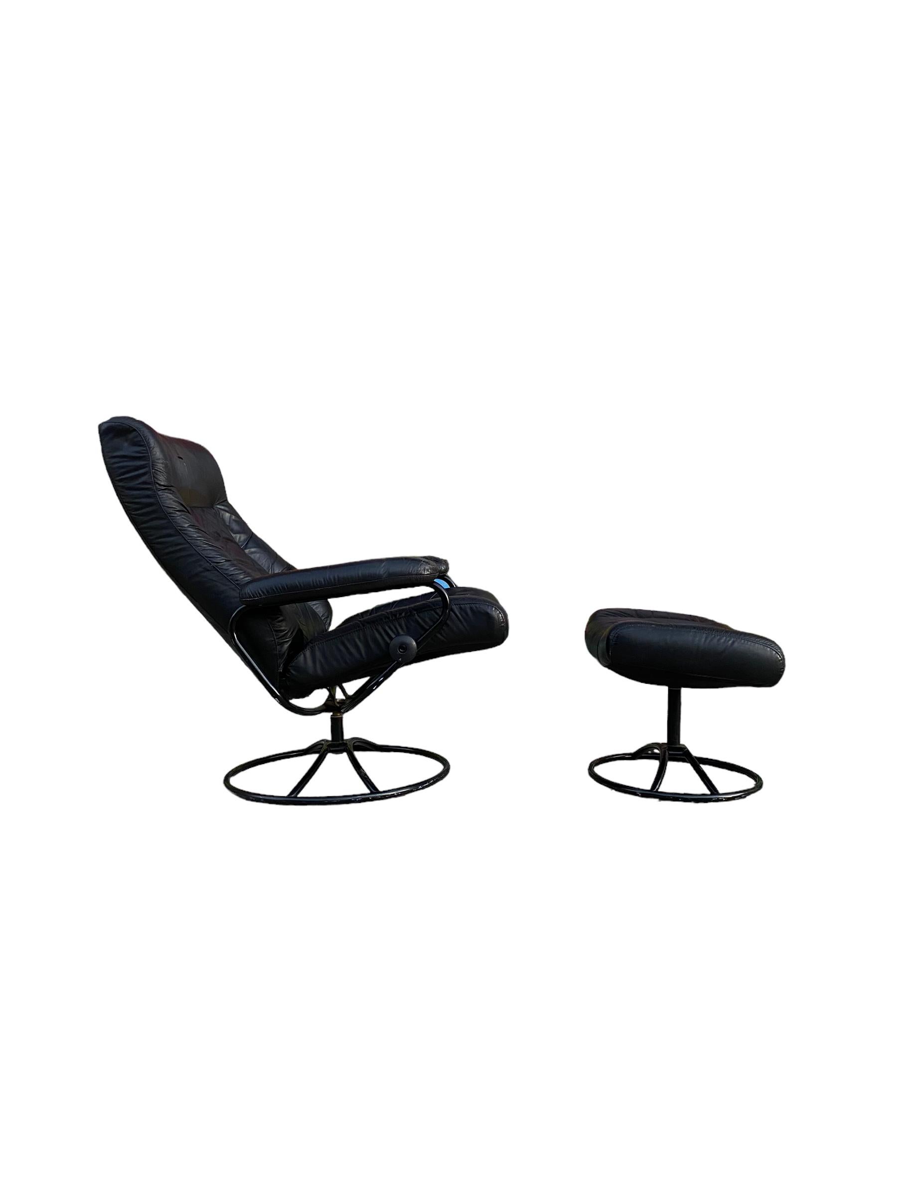 Leather Ekornes Stressless Reclining Lounge Chair and Ottoman in Black For Sale