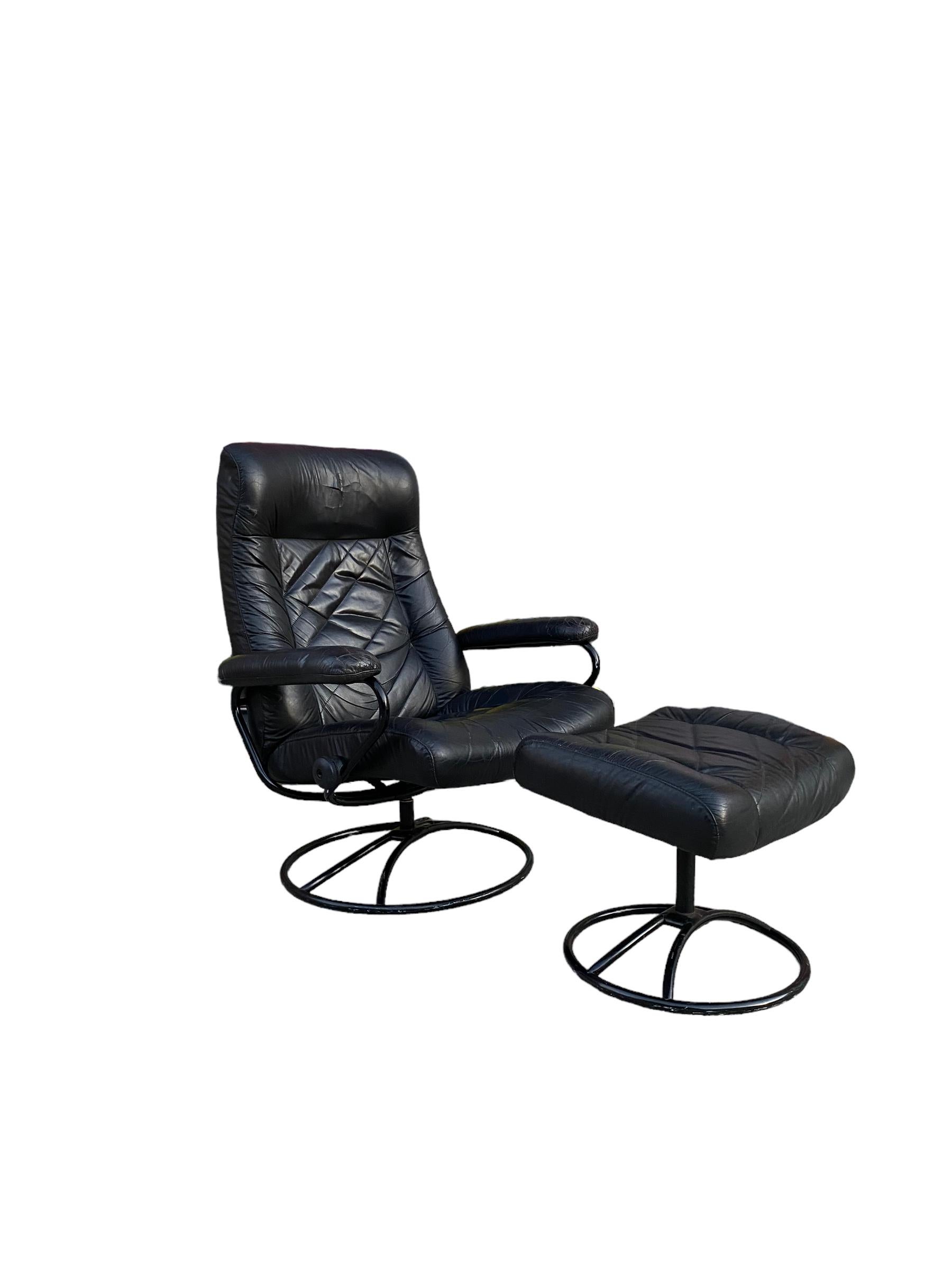 Ekornes Stressless Reclining Lounge Chair and Ottoman in Black For Sale 1