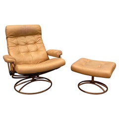 Ekornes Stressless Reclining Lounge Chair and Ottoman in Cream with Copper Frame