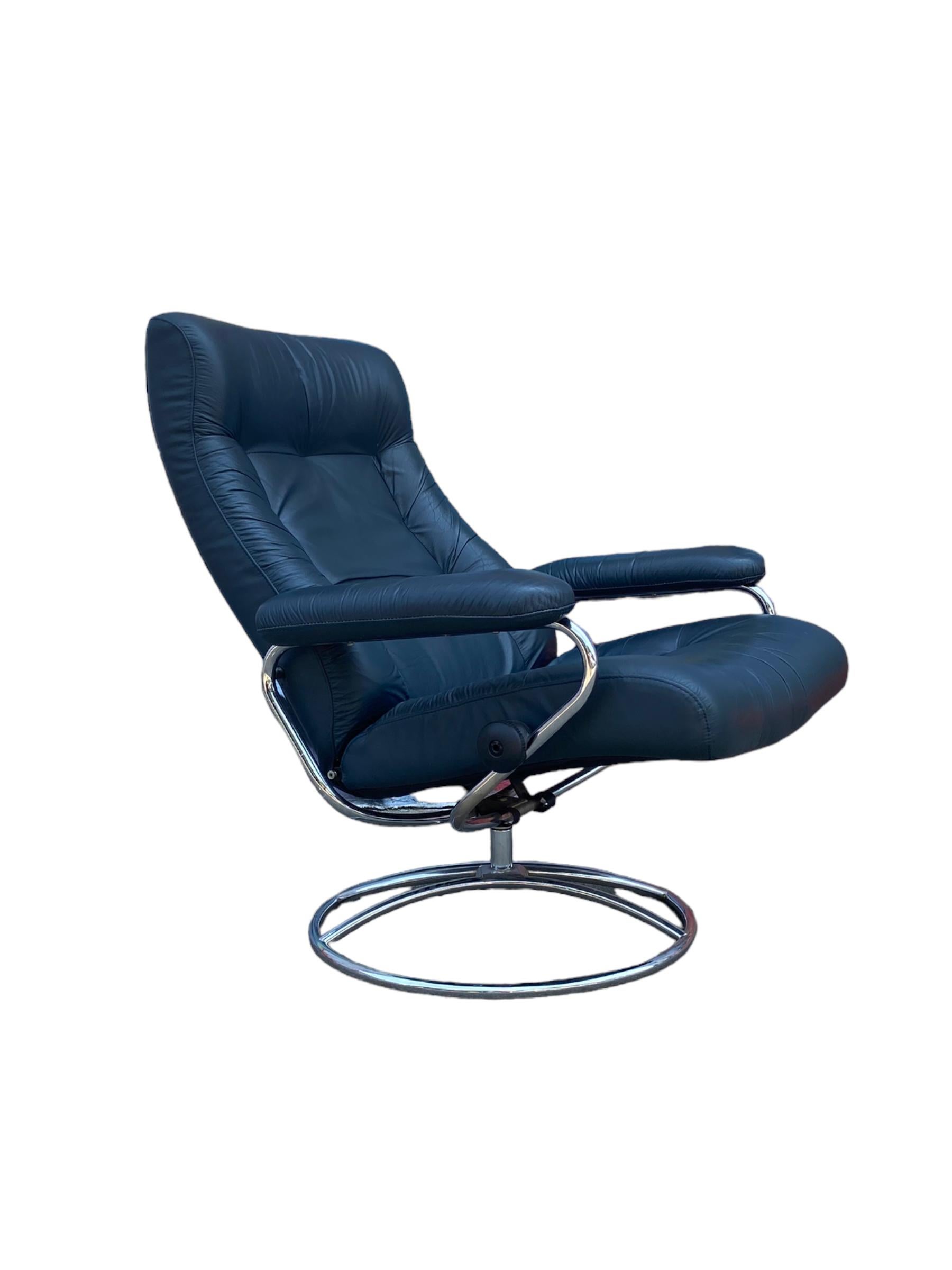 Mid-Century Modern Ekornes Stressless Reclining Lounge Chair and Ottoman in Navy Blue