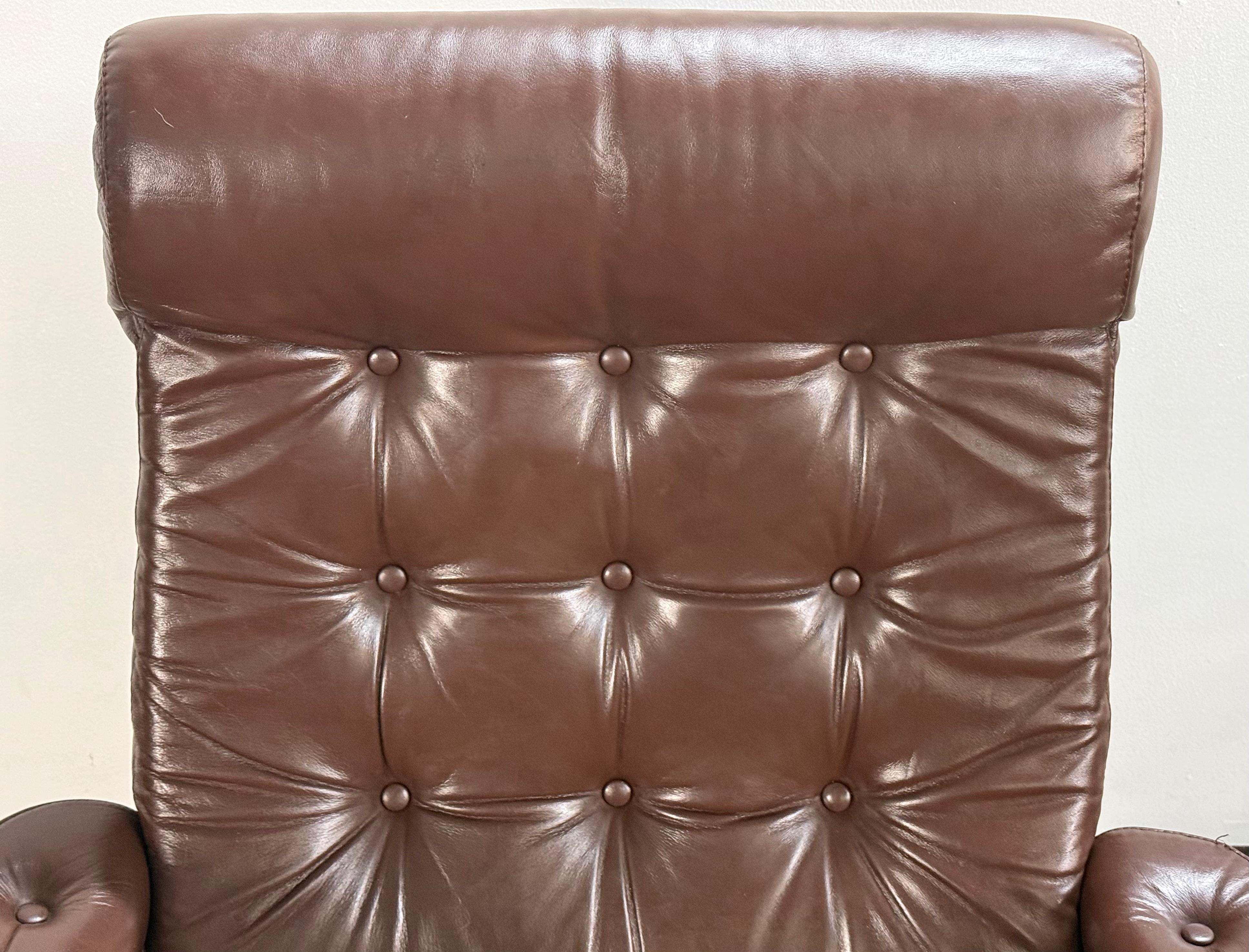 Ekornes Stressless Reclining Lounge Chair and Ottoman with Restored Leather im Angebot 6