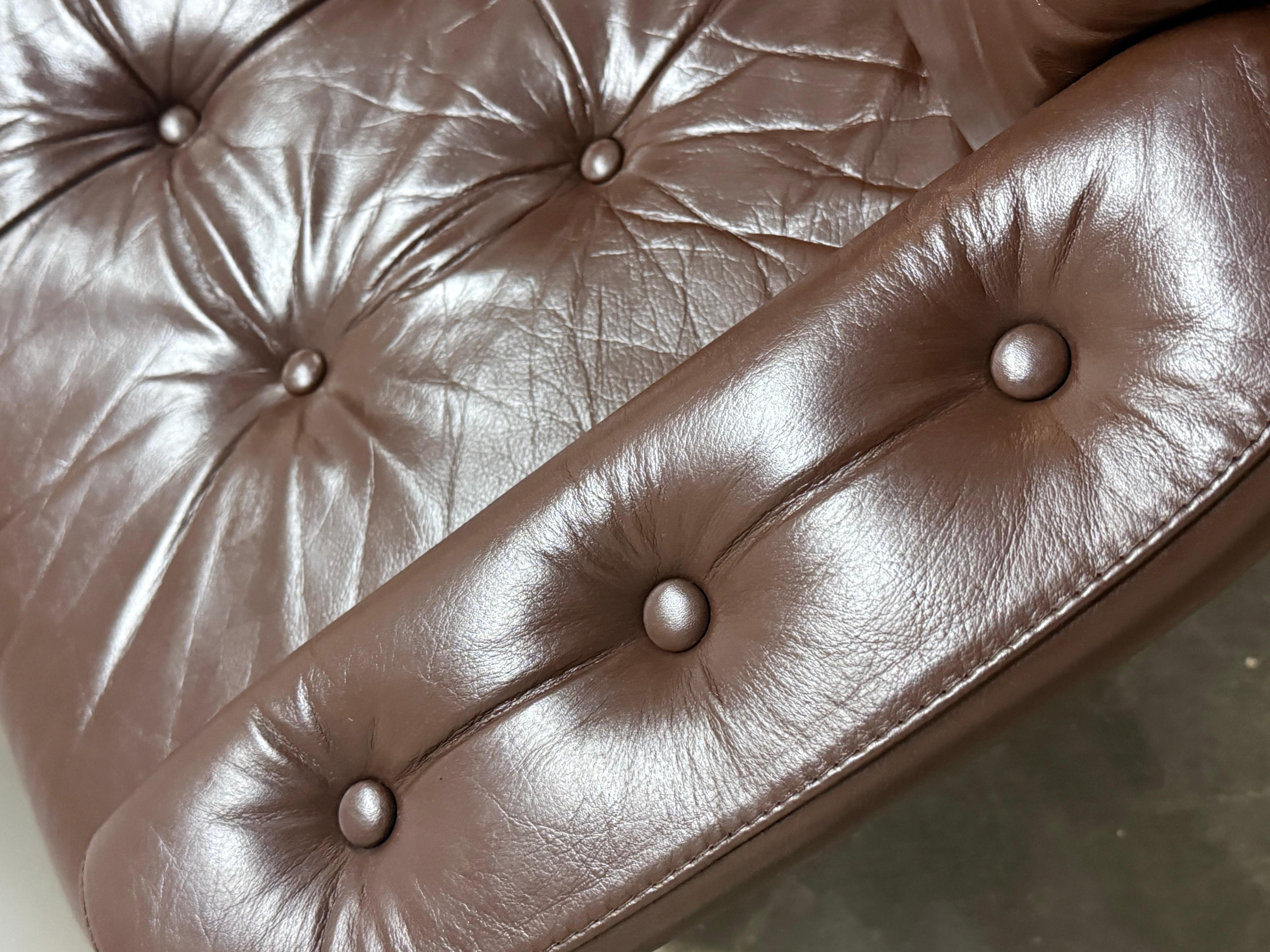 Ekornes Stressless Reclining Lounge Chair and Ottoman with Restored Leather im Angebot 8