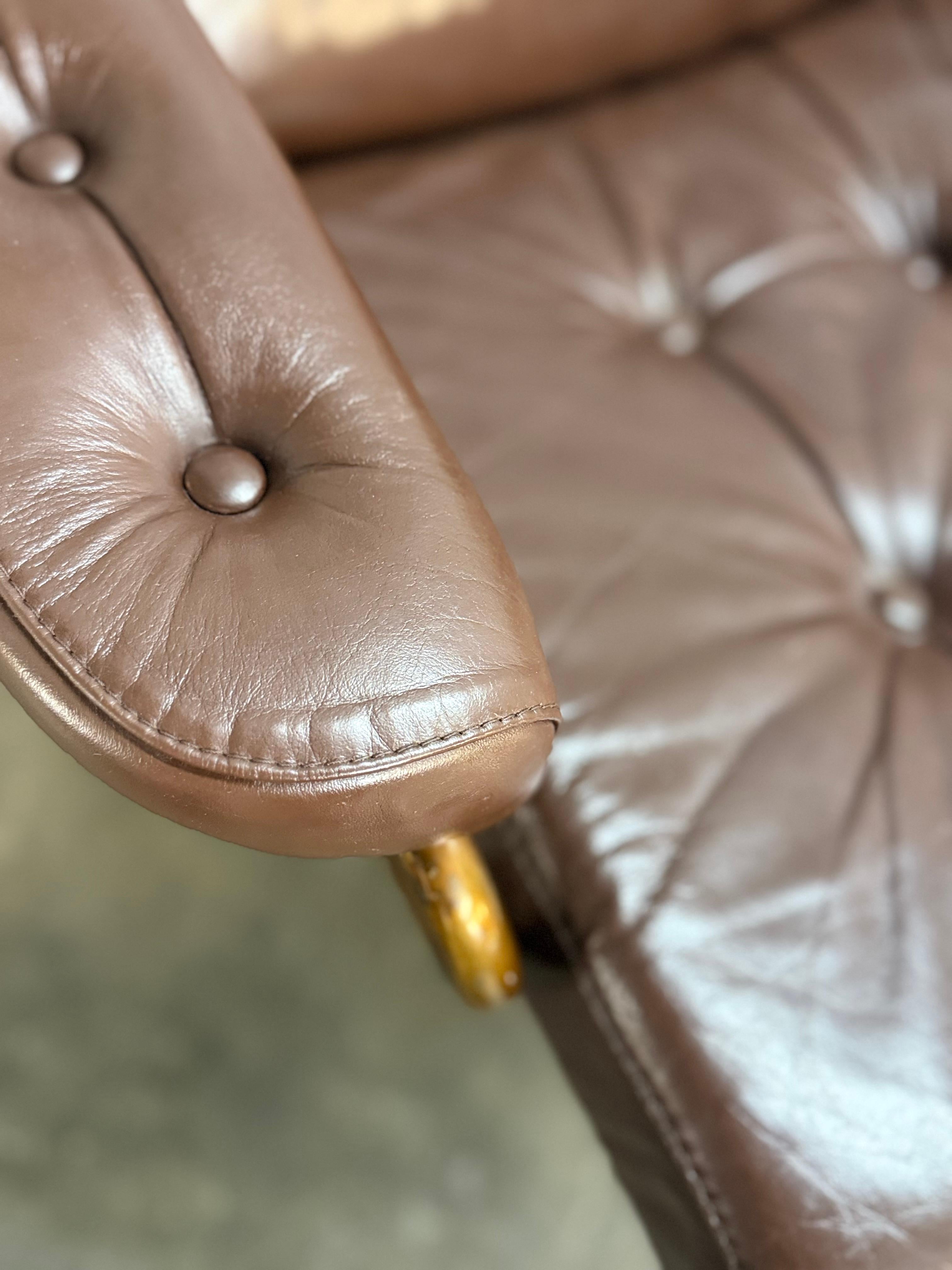 Ekornes Stressless Reclining Lounge Chair and Ottoman with Restored Leather im Angebot 10