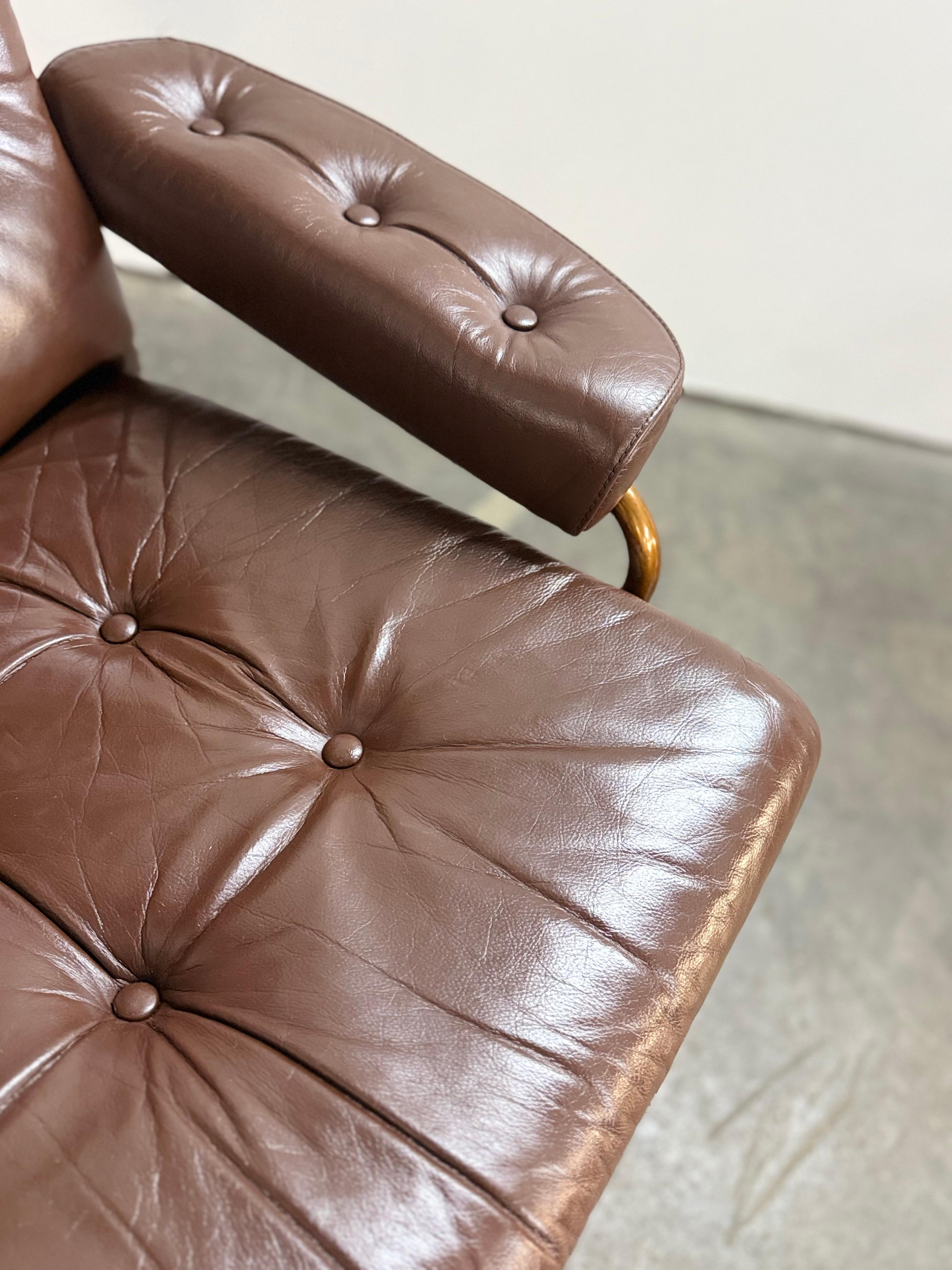 Ekornes Stressless Reclining Lounge Chair and Ottoman with Restored Leather im Angebot 11