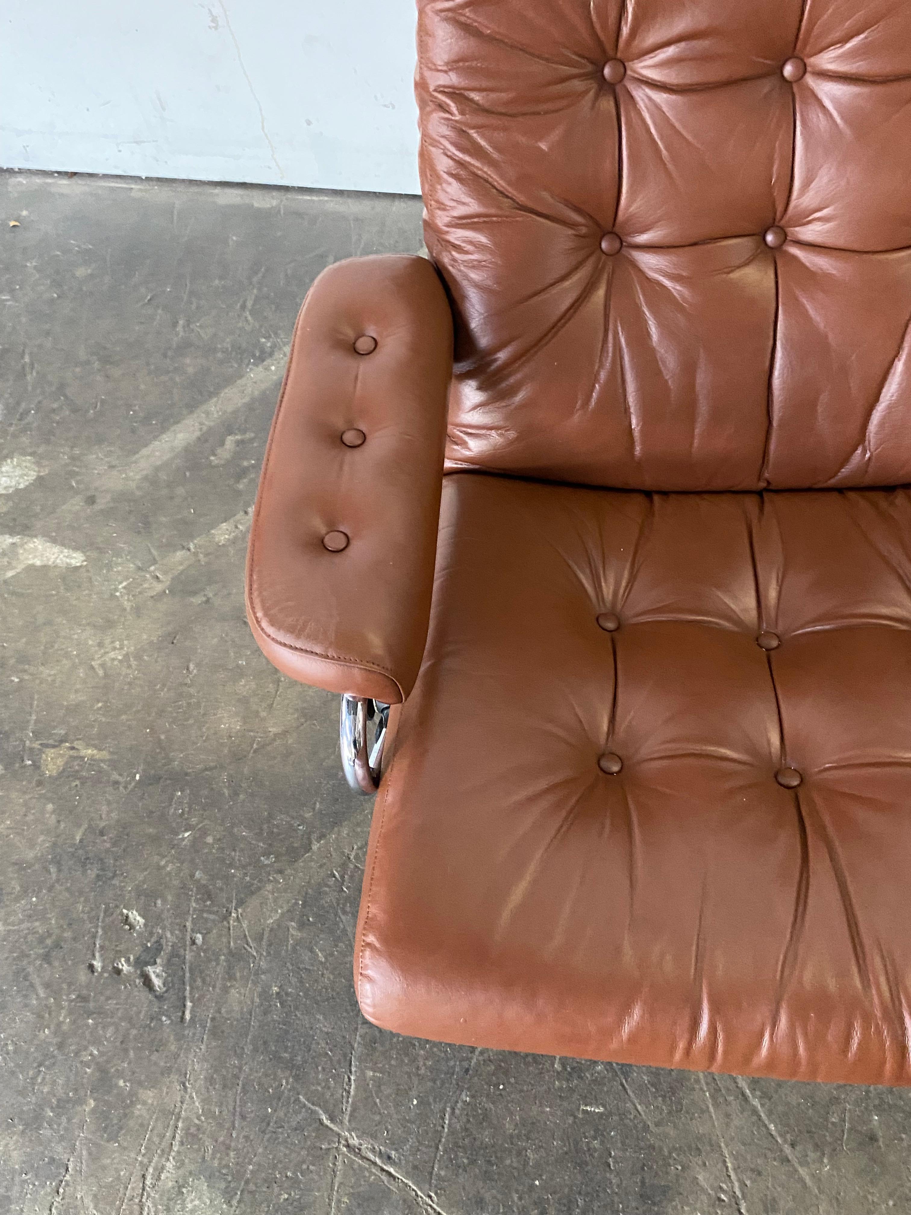 Ekornes Stressless Reclining Lounge Chair In Fair Condition In Brooklyn, NY