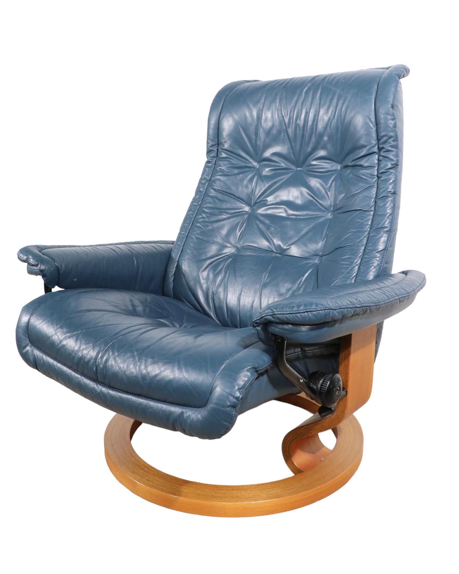 Ekornes Stressless Reclining Lounge Chair with matching Ottoman Made in Norway  3