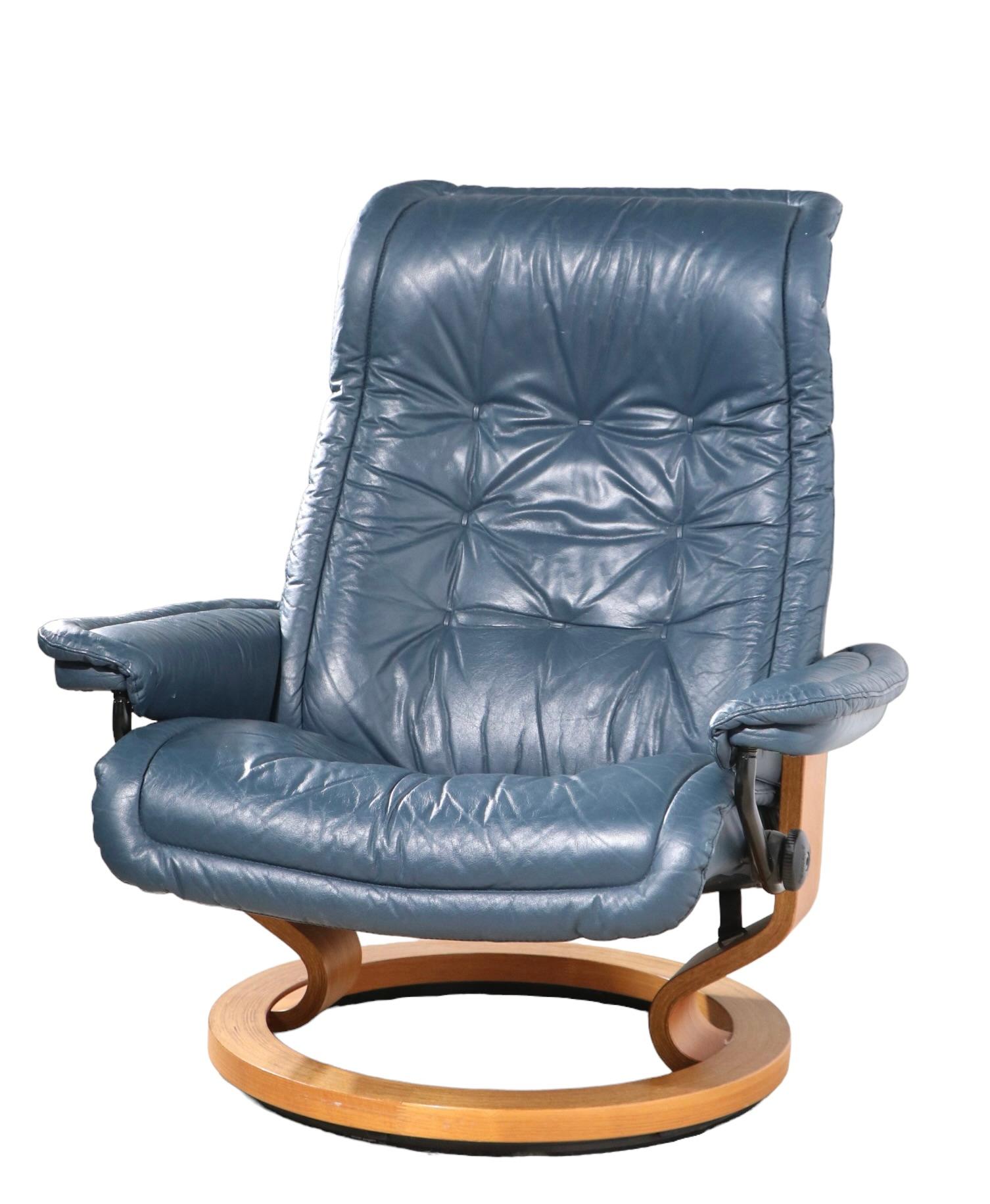 Ekornes Stressless Reclining Lounge Chair with matching Ottoman Made in Norway  5