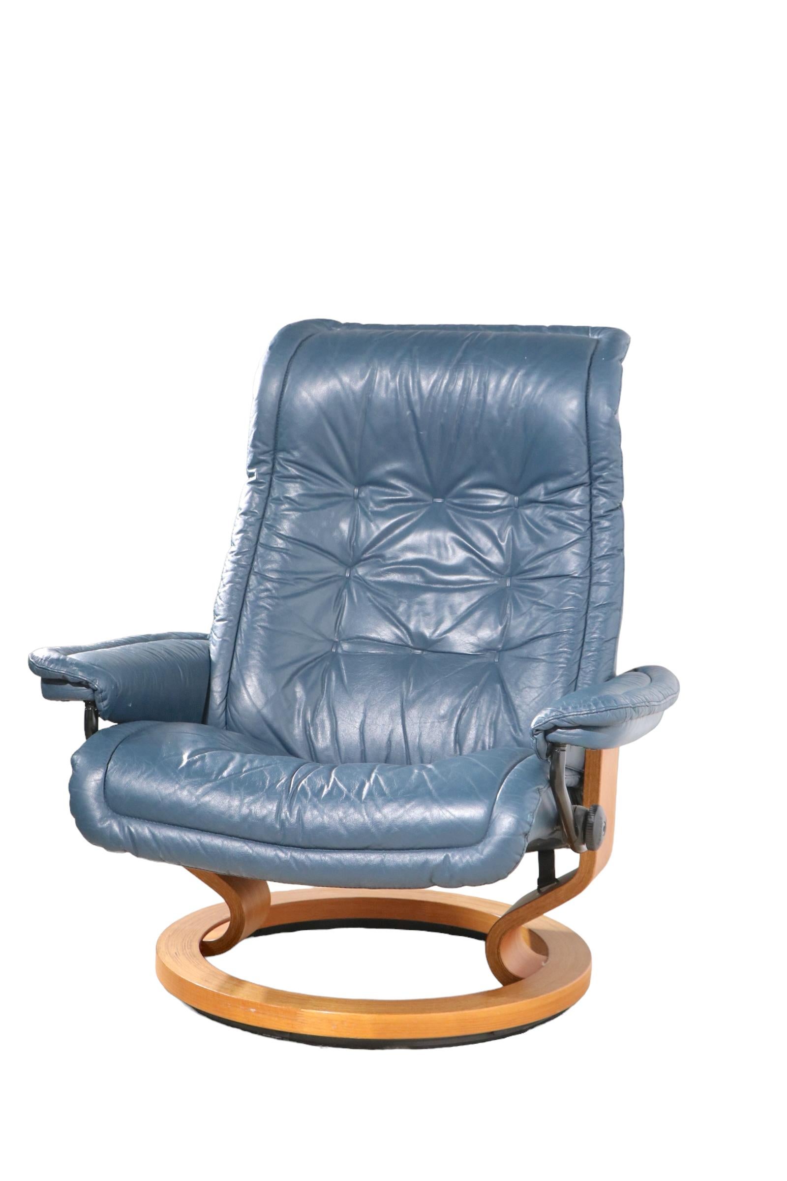 Ekornes Stressless Reclining Lounge Chair with matching Ottoman Made in Norway  6
