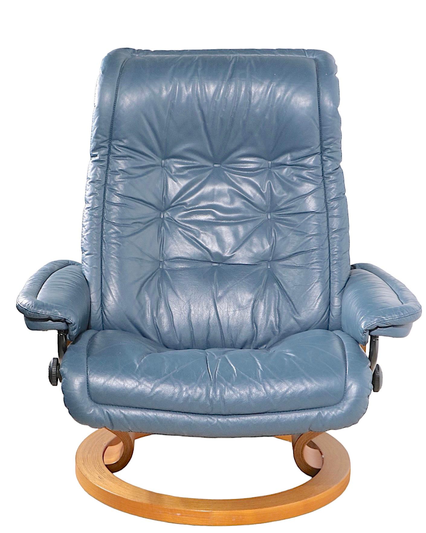 Ekornes Stressless Reclining Lounge Chair with matching Ottoman Made in Norway  7