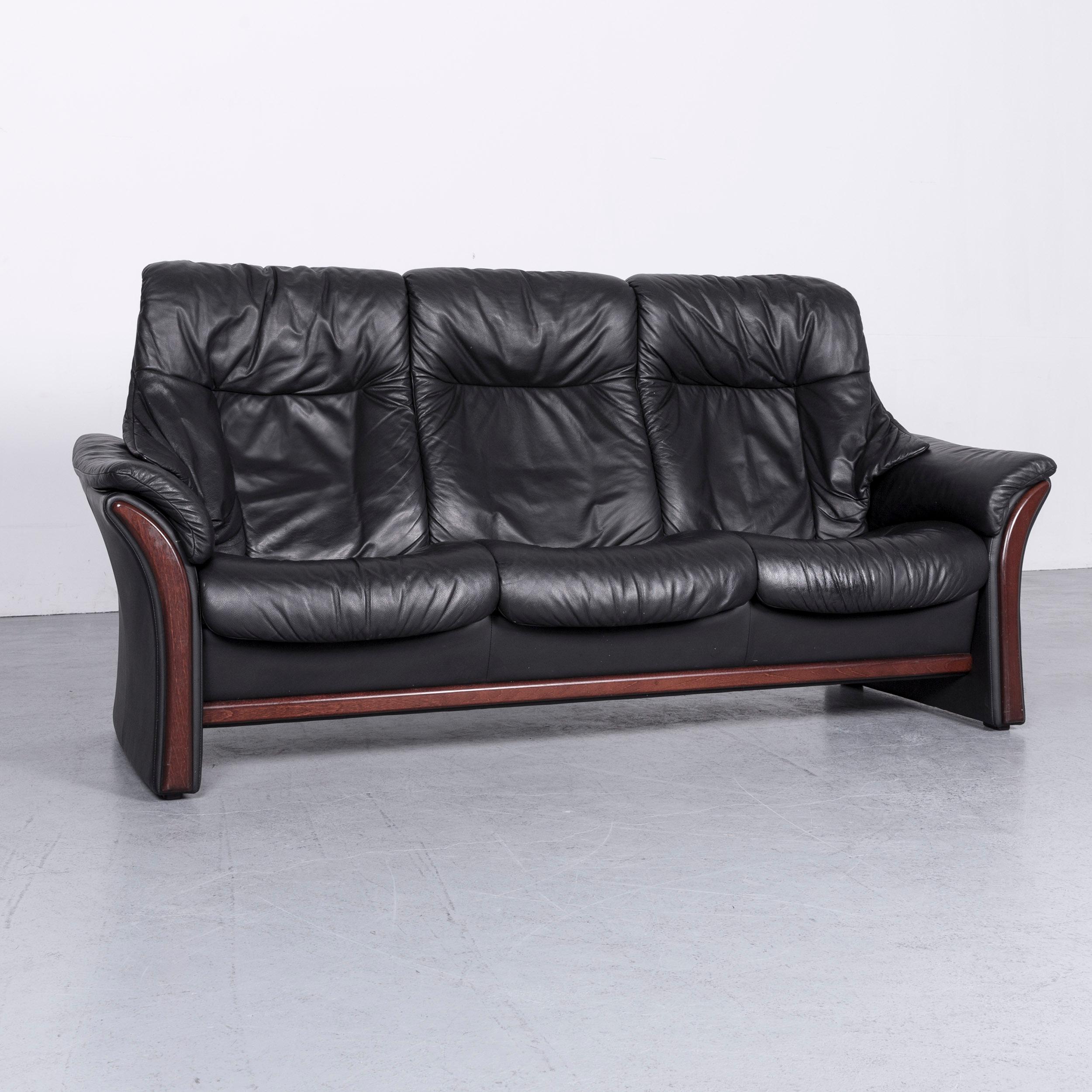 We bring to you an Ekornes Stressless soul relax sofa black leather TV recliner two-seat.