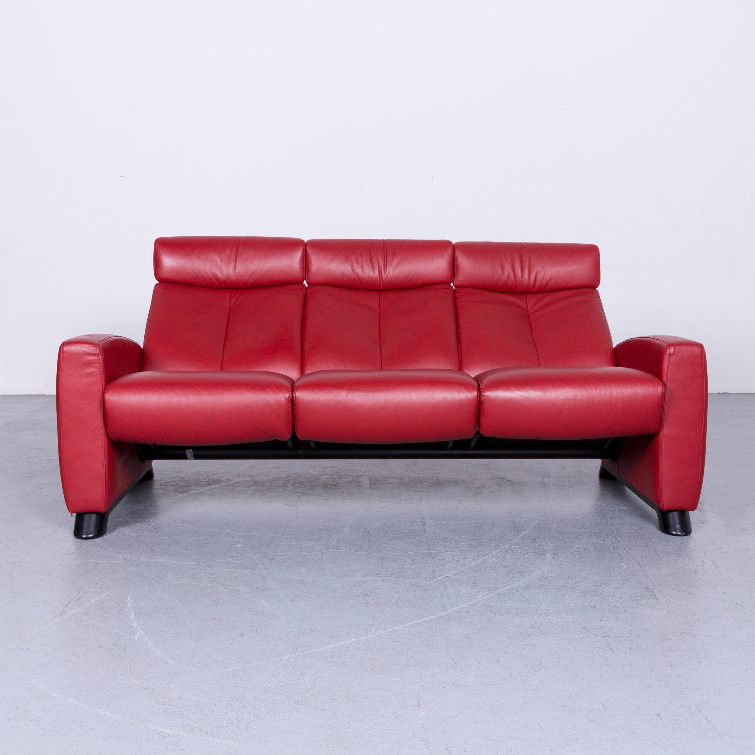 We bring to you an Ekornes Stressless relax sofa red leather TV Recliner two-seat.