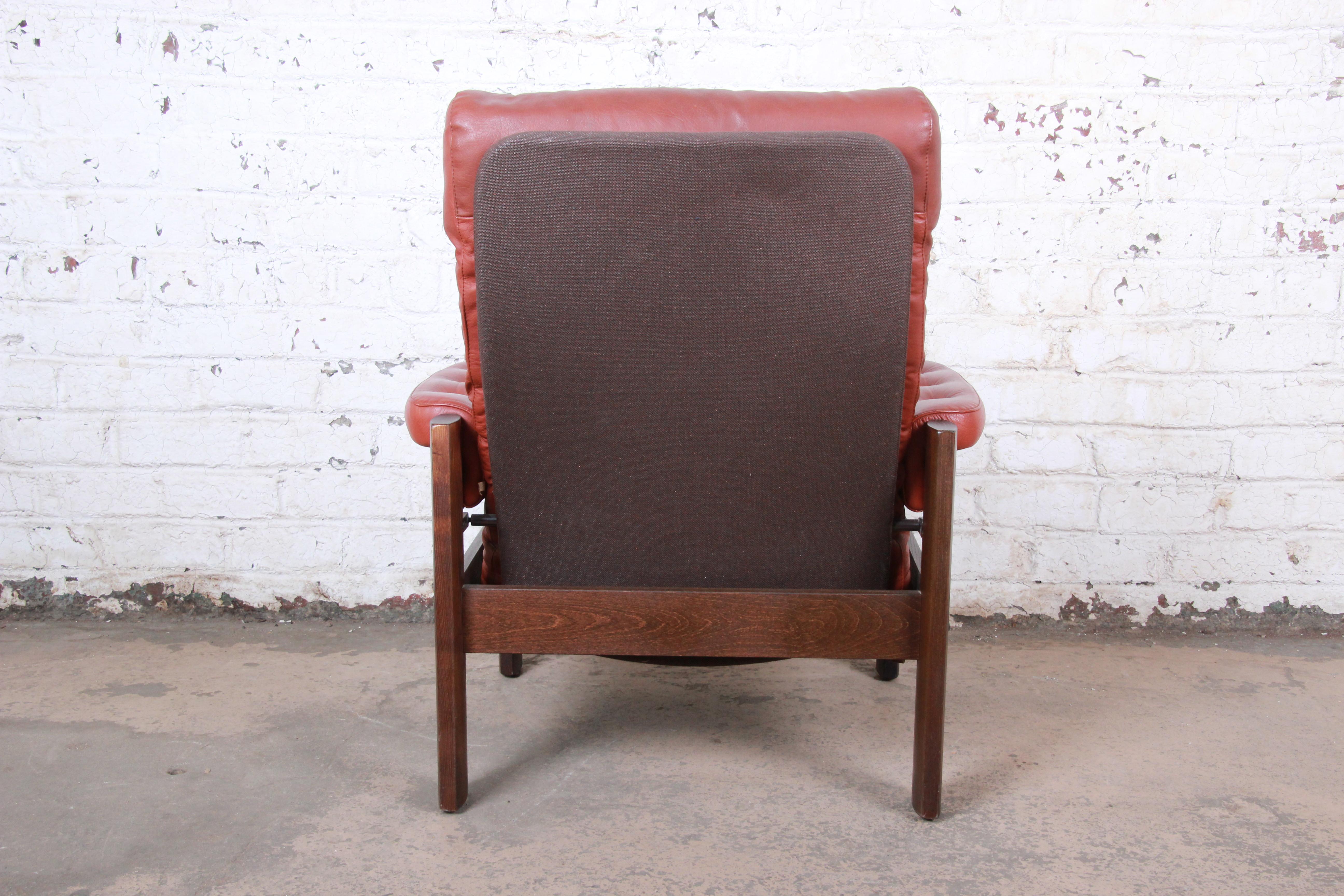 Ekornes Stressless Scandinavian Modern Leather and Oak Lounge Chair and Ottoman 3