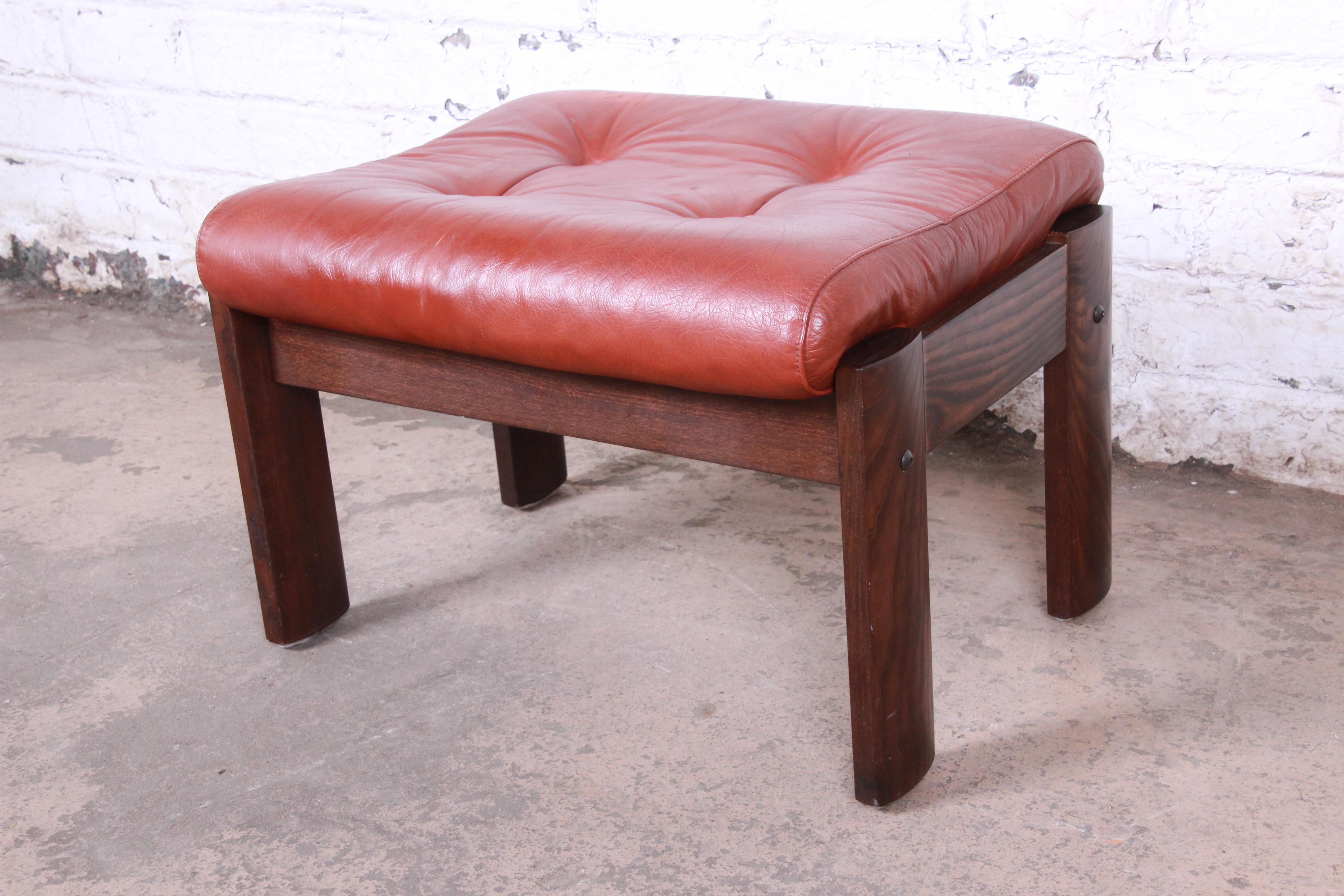 Ekornes Stressless Scandinavian Modern Leather and Oak Lounge Chair and Ottoman 4