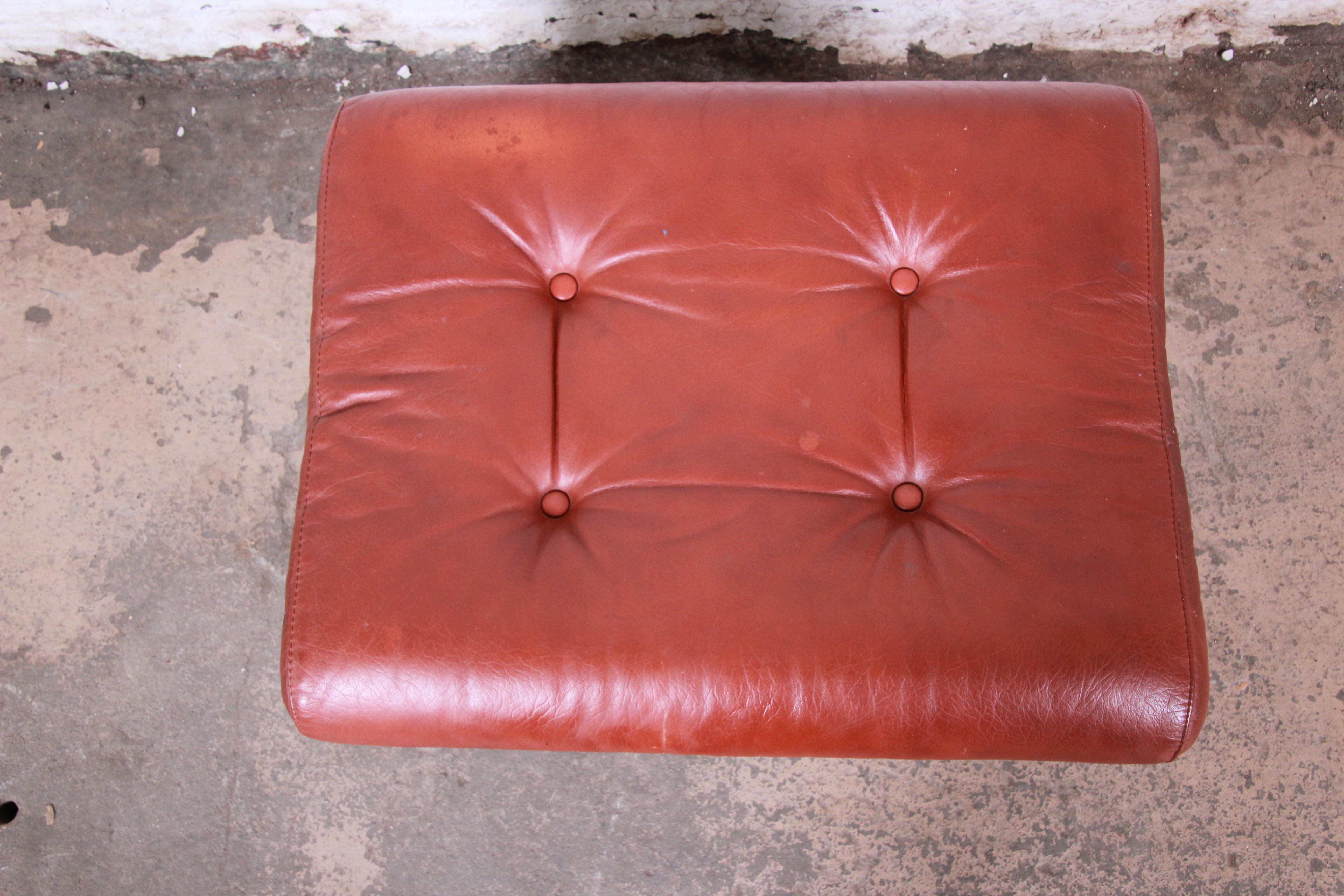 Ekornes Stressless Scandinavian Modern Leather and Oak Lounge Chair and Ottoman 5