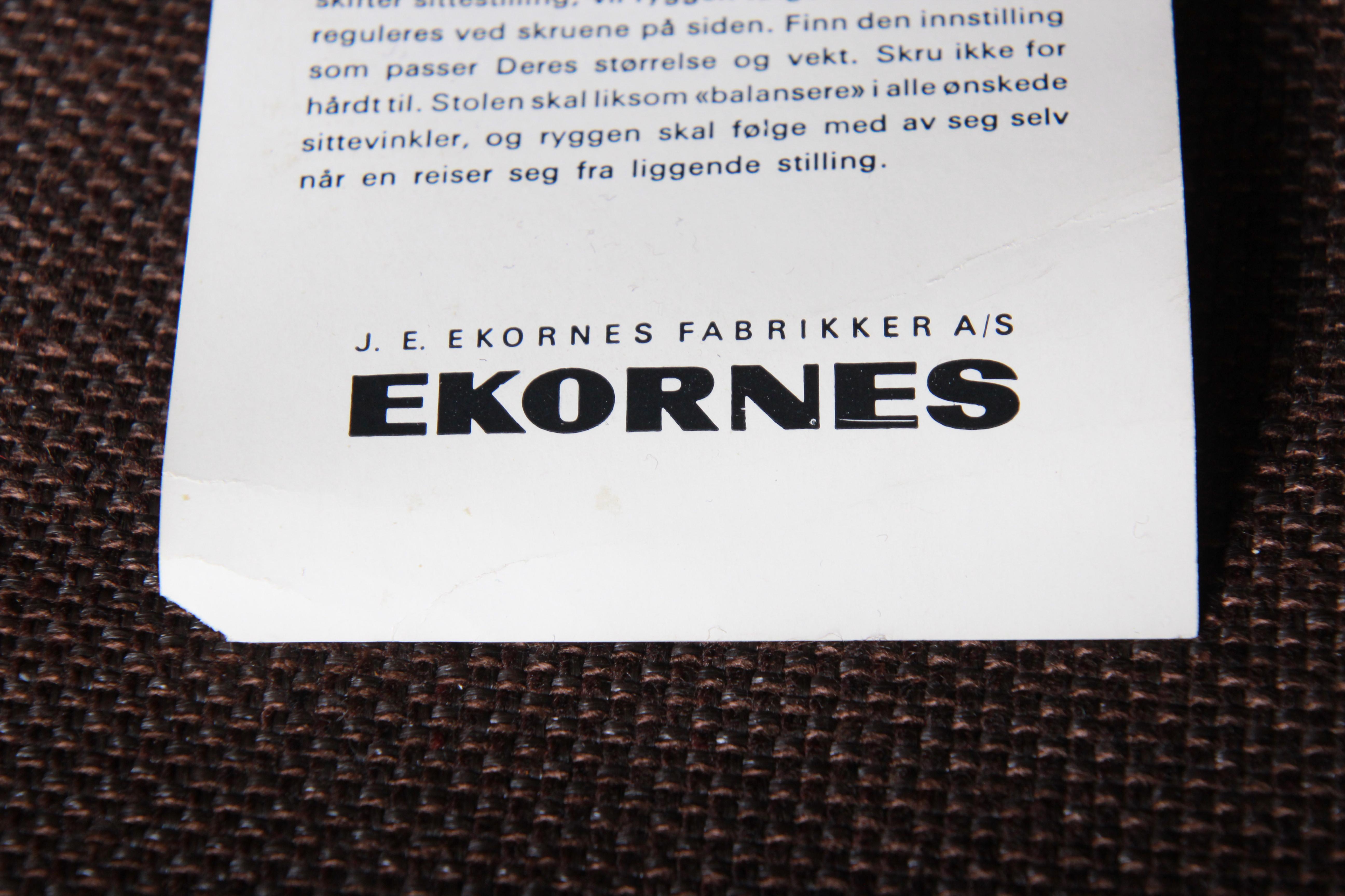 Ekornes Stressless Scandinavian Modern Leather and Oak Lounge Chair and Ottoman 6