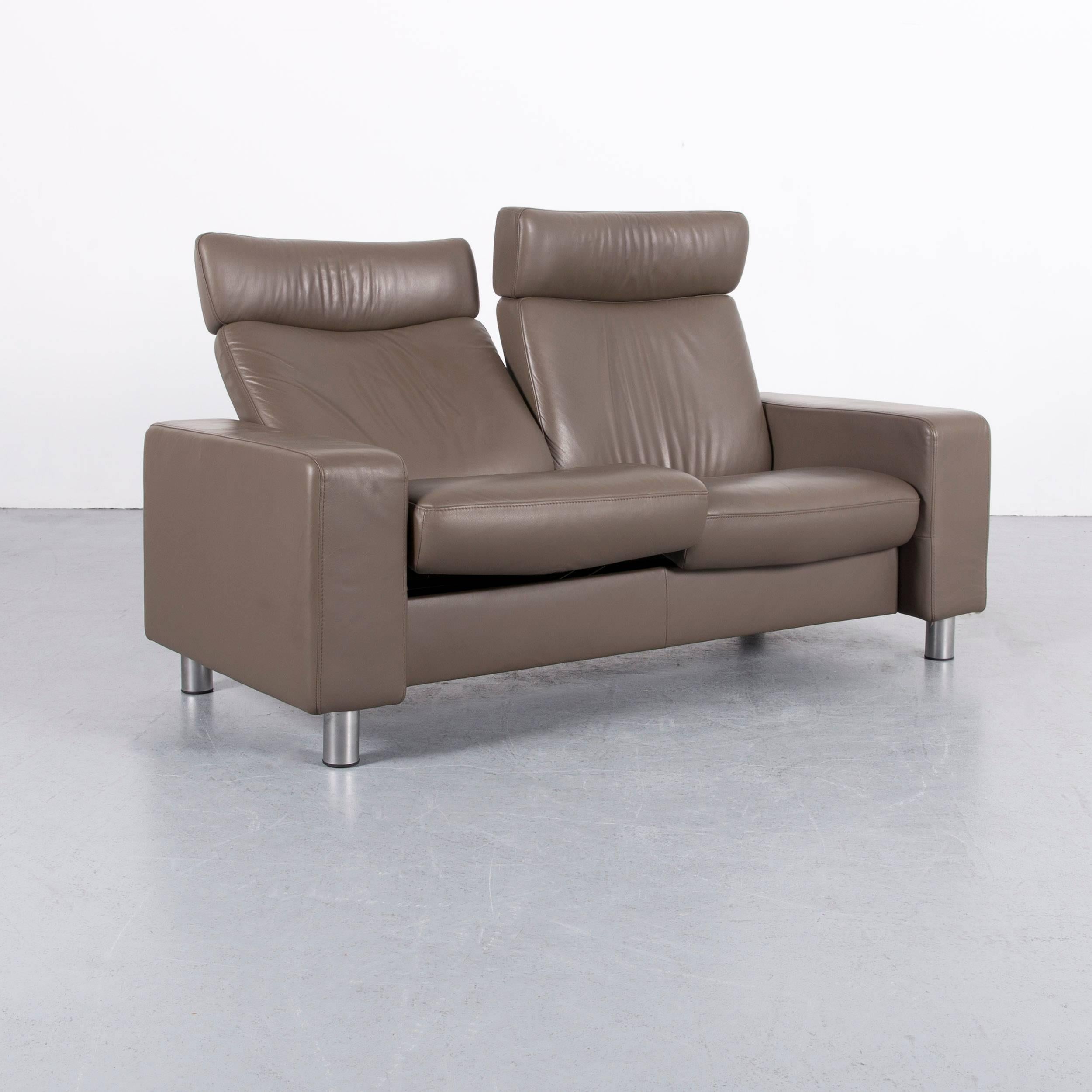 Ekornes Stressless Sofa Brown Leather Two-Seat Recliner In Good Condition For Sale In Cologne, DE