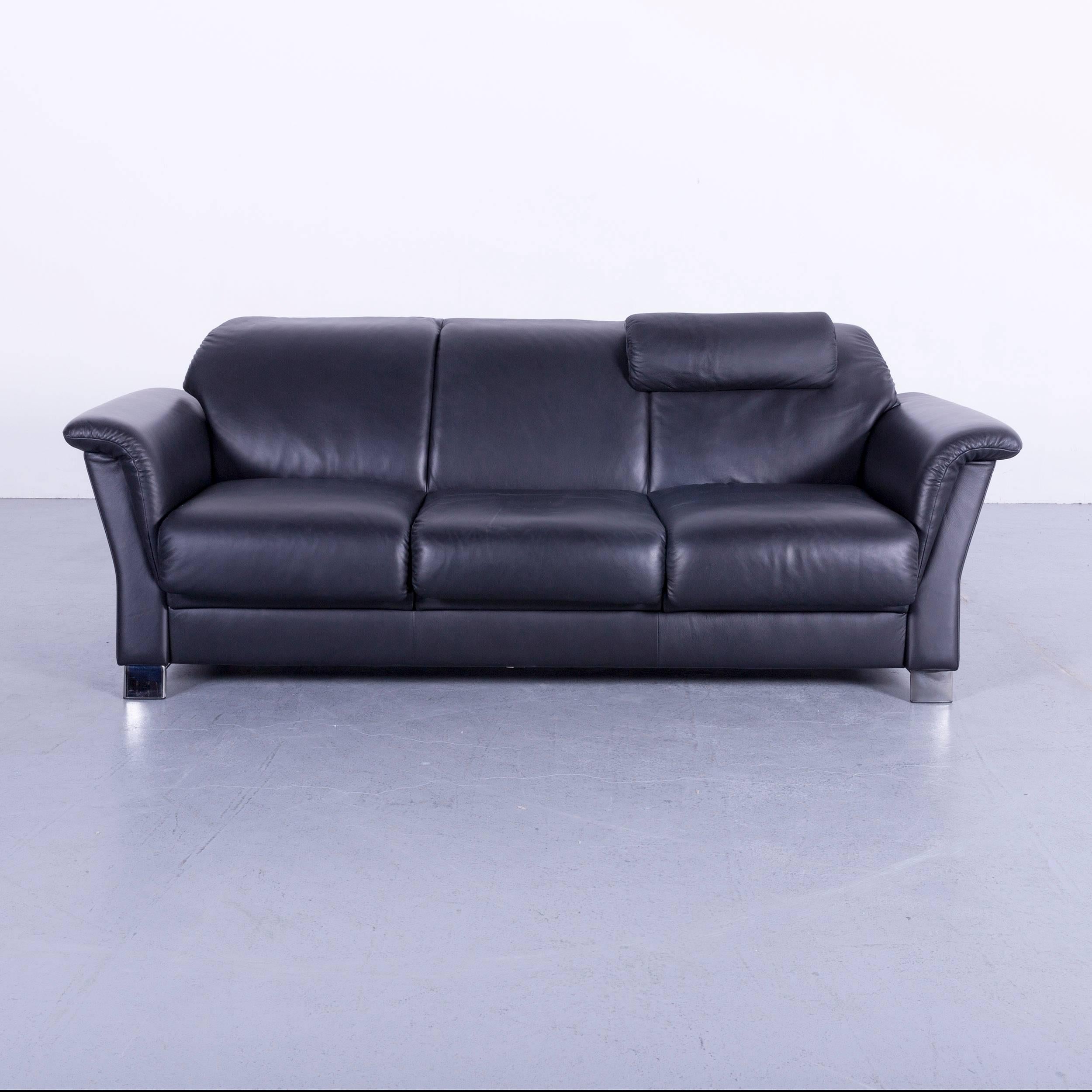 We bring to you an Ekornes Stressless sofa set black leather three-seat foot-stool.














       