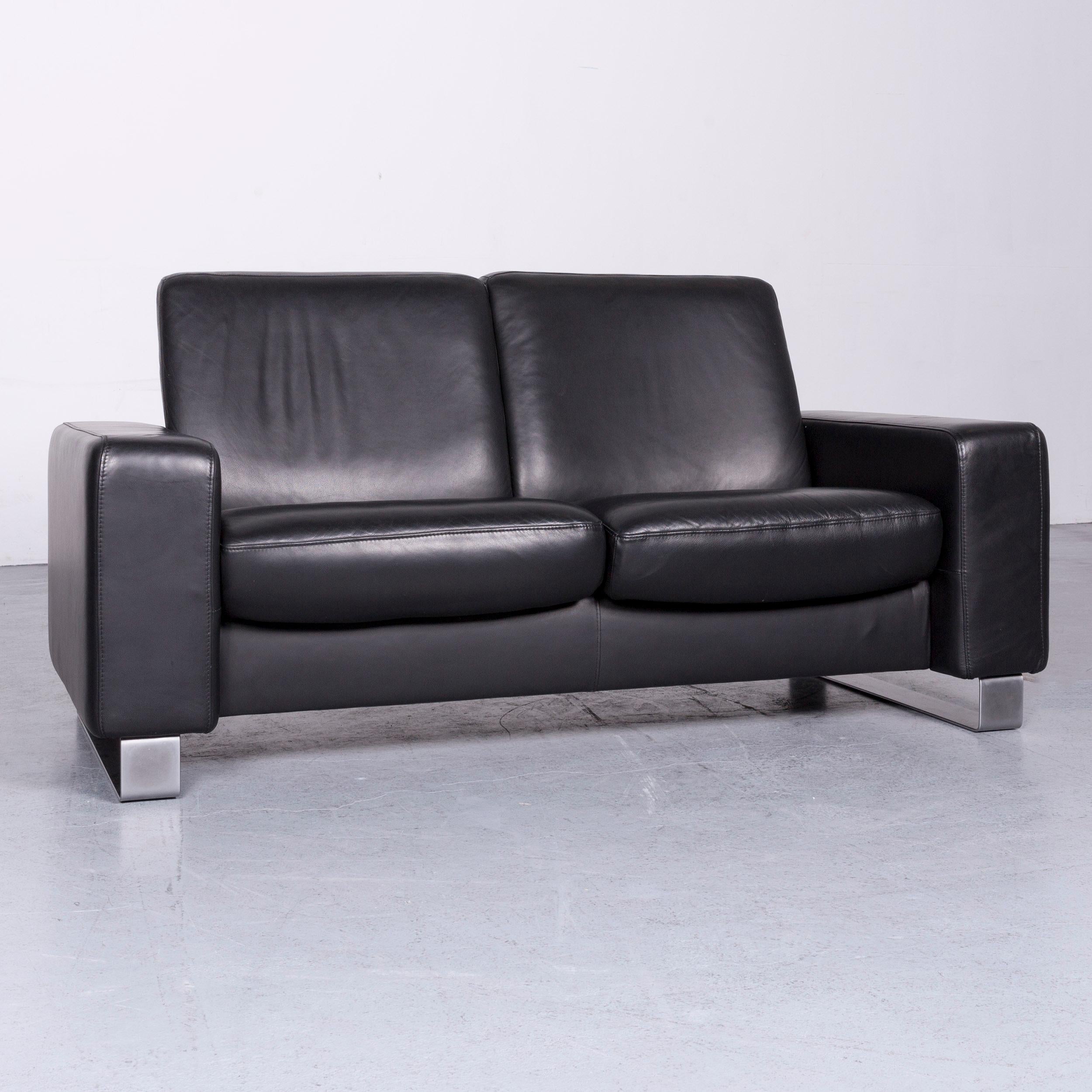 We bring to you an Ekornes Stressless space leather sofa black recliner.

















