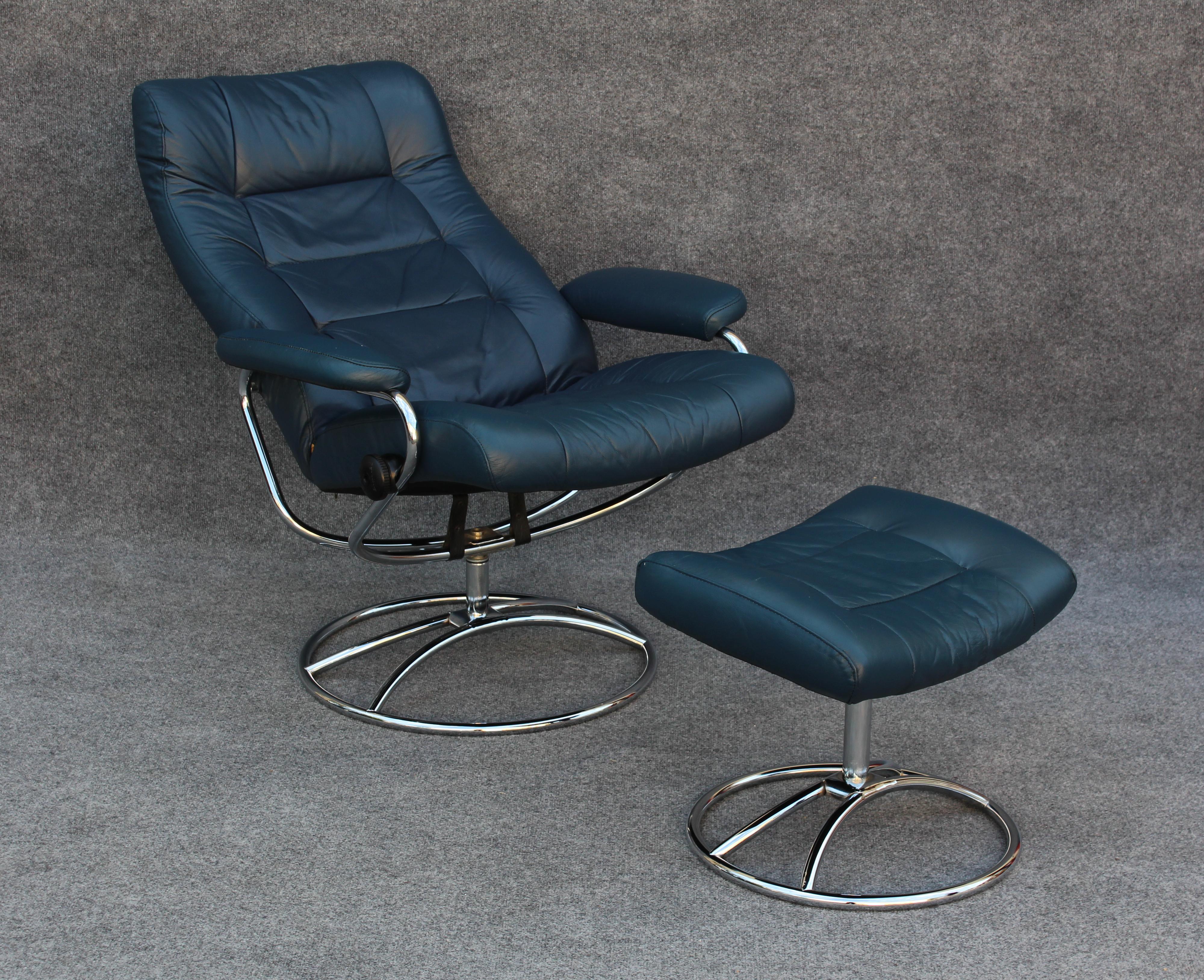 Ekornes Stressless Stressless Lounge Chair & Ottoman, Navy Blue Leather & Steel For Sale 1