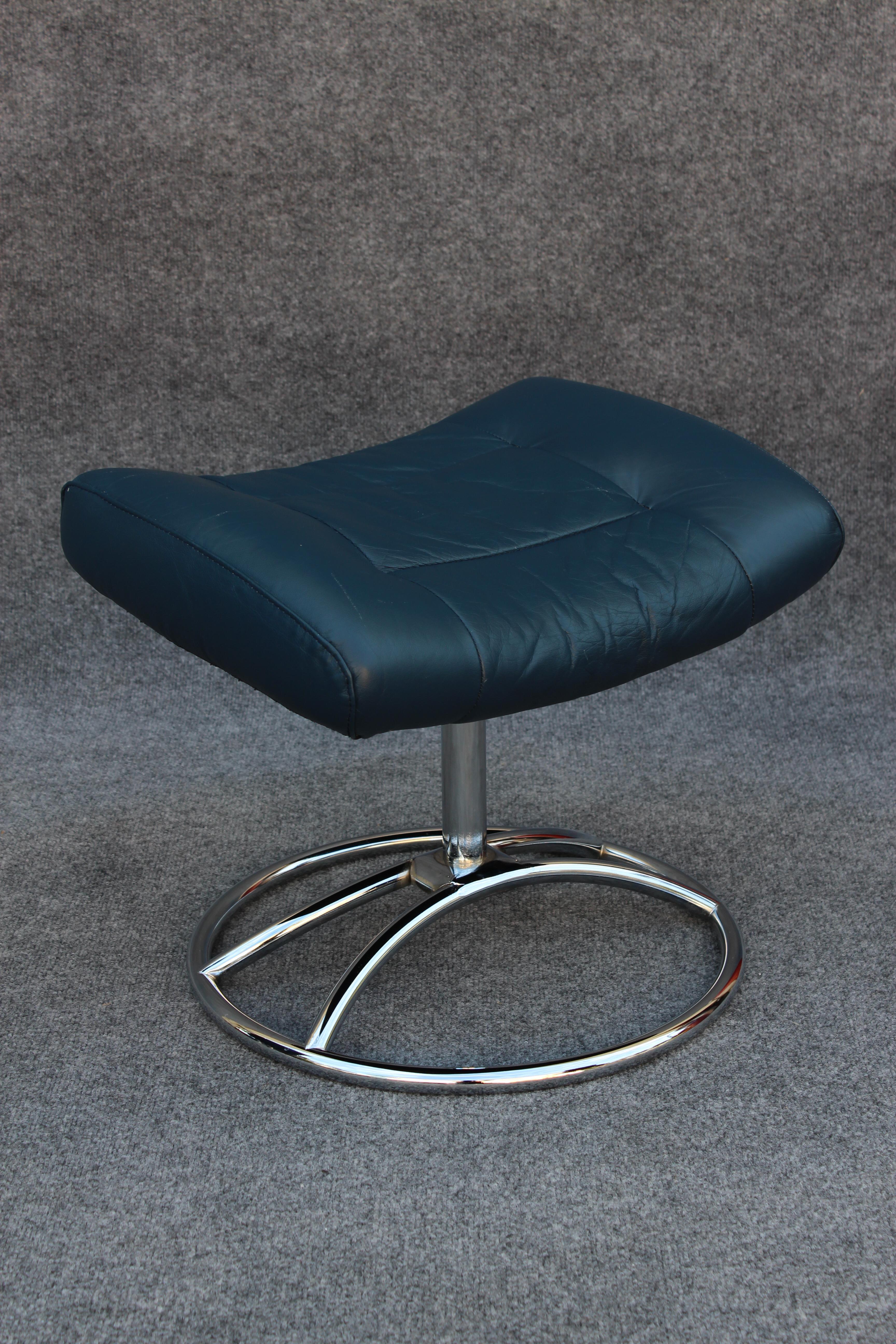 Ekornes Stressless Stressless Lounge Chair & Ottoman, Navy Blue Leather & Steel For Sale 7