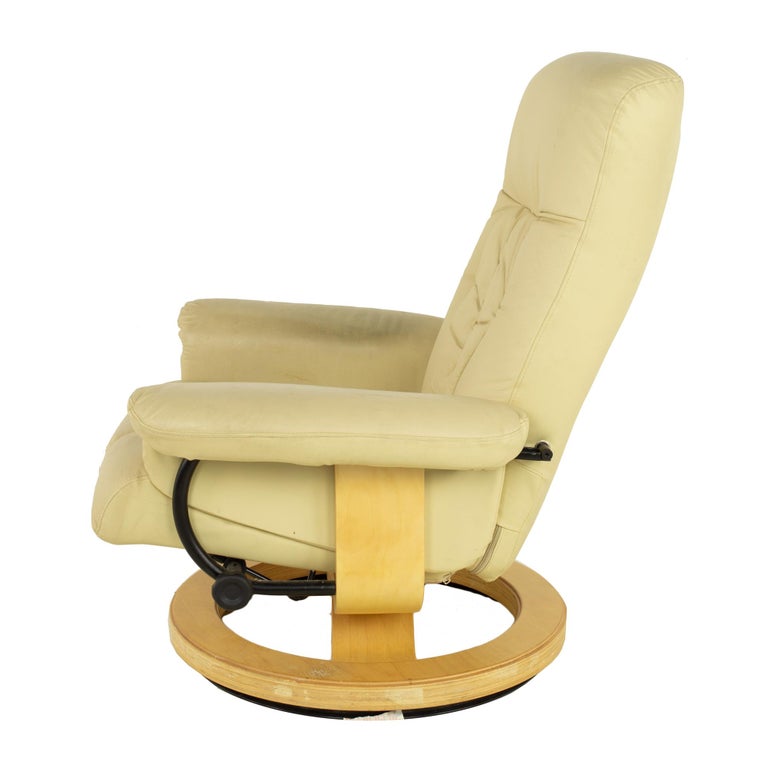 Ekornes Stressless Style Mid-Century Leather Lounge Chair and Ottoman For Sale 5