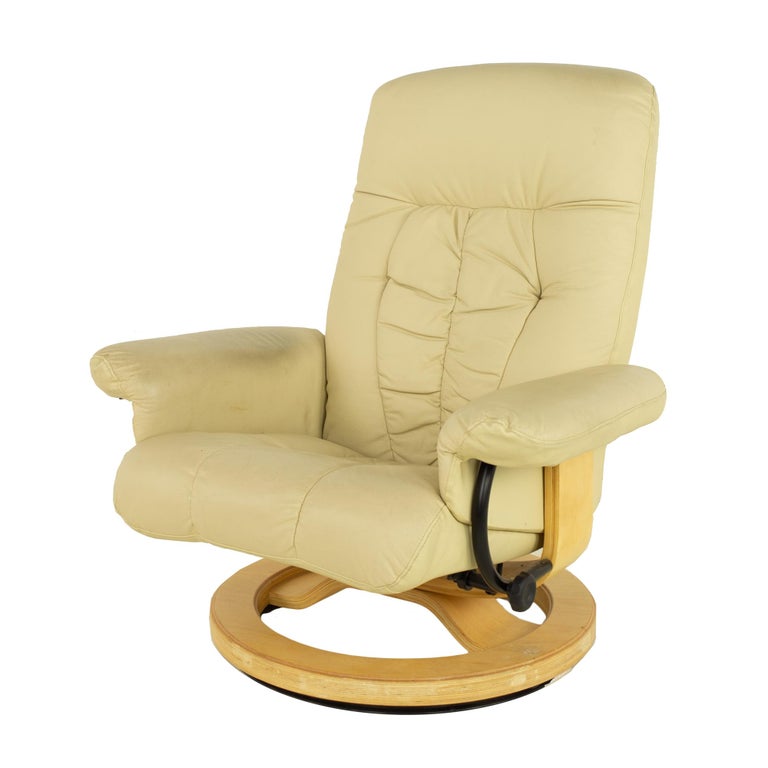 Ekornes Stressless Style Mid-Century Leather Lounge Chair and Ottoman For Sale 3