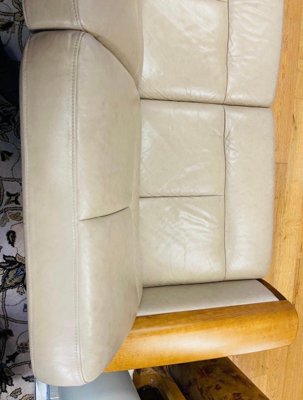 Ekornes Stressless Sofá Oslo de teca y piel Moderno escandinavo Fabricado en Noruega en venta 5