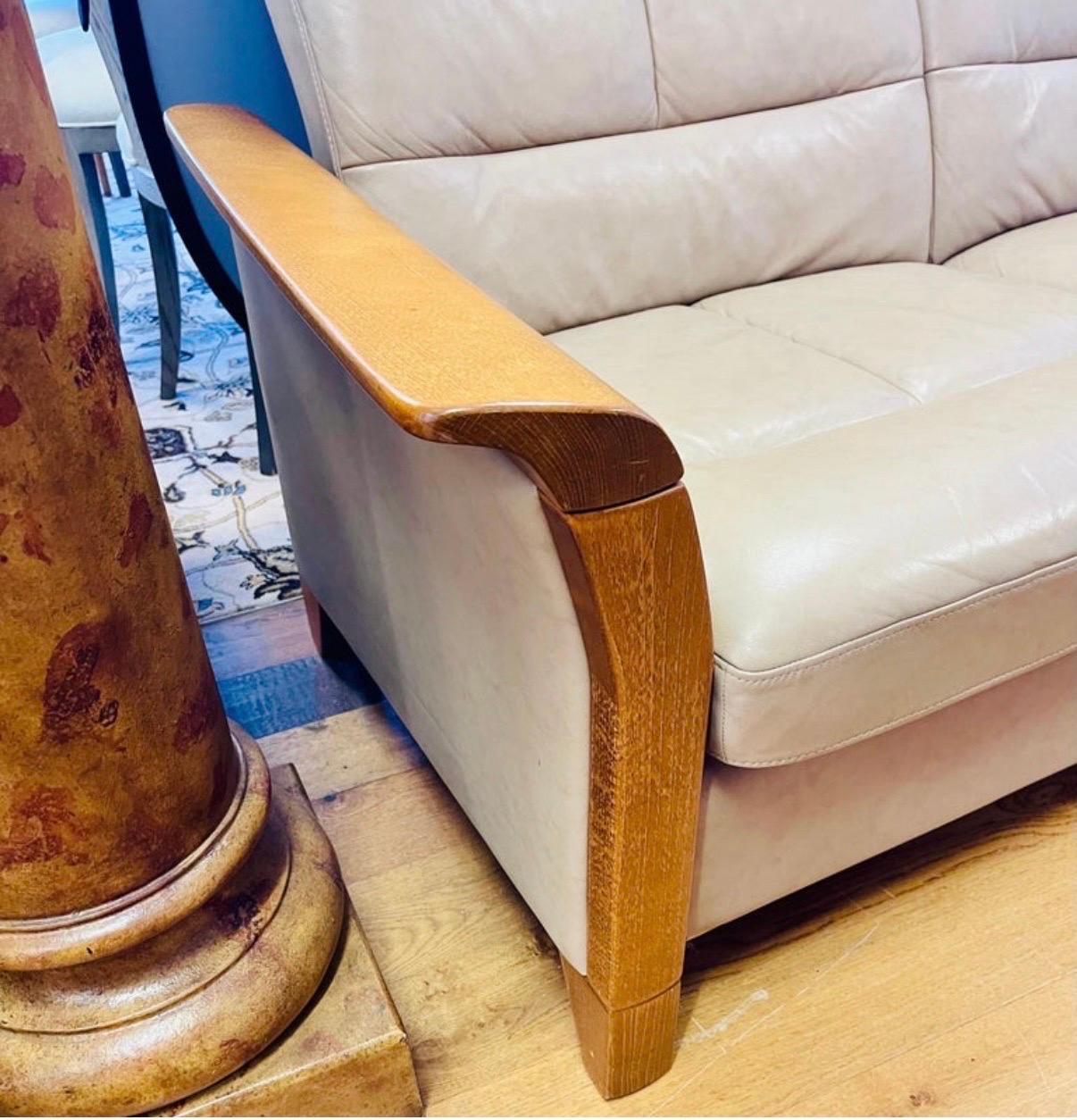 Ekornes Stressless Sofá Oslo de teca y piel Moderno escandinavo Fabricado en Noruega Escandinavo moderno en venta