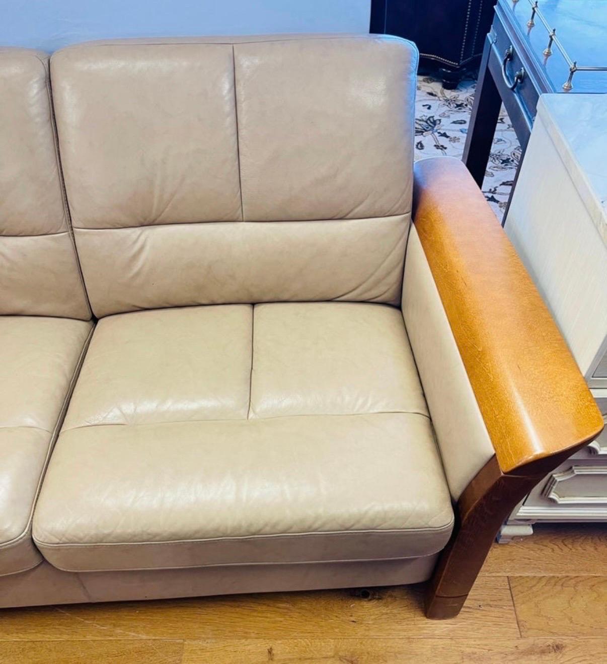 Ekornes Stressless Sofá Oslo de teca y piel Moderno escandinavo Fabricado en Noruega siglo XX en venta