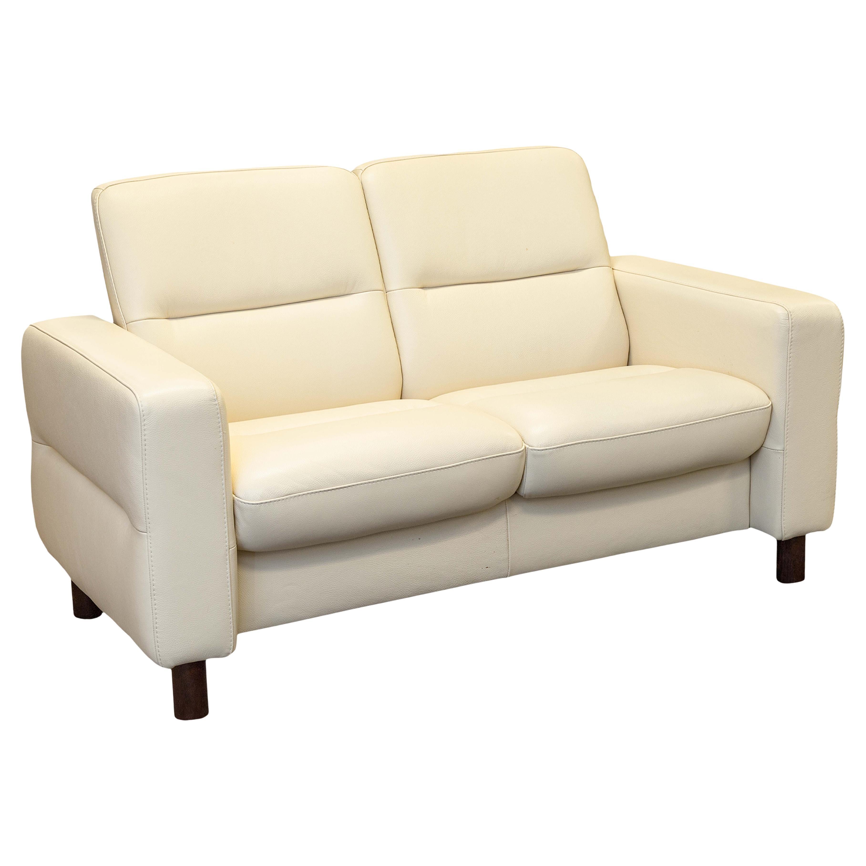 Ekornes Stressless Wave Lowback Contemporary Loveseat with Cori Vanilla Leather For Sale