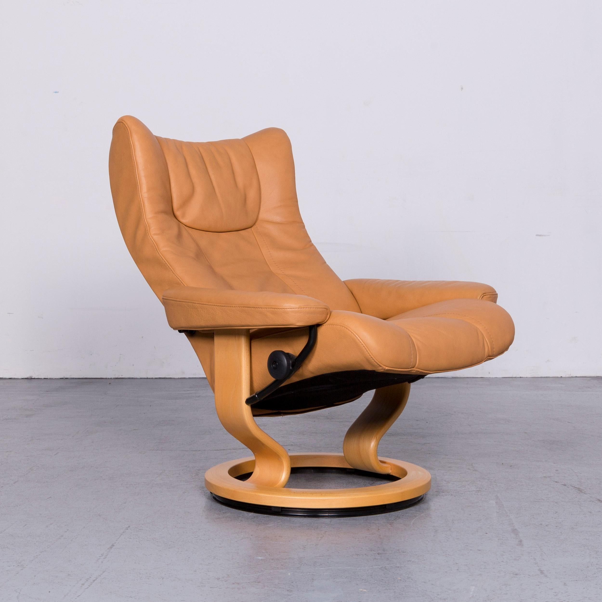 Ekornes Stressless Wing Armchair and Footstool Beige Leather Recliner Chair In Good Condition In Cologne, DE
