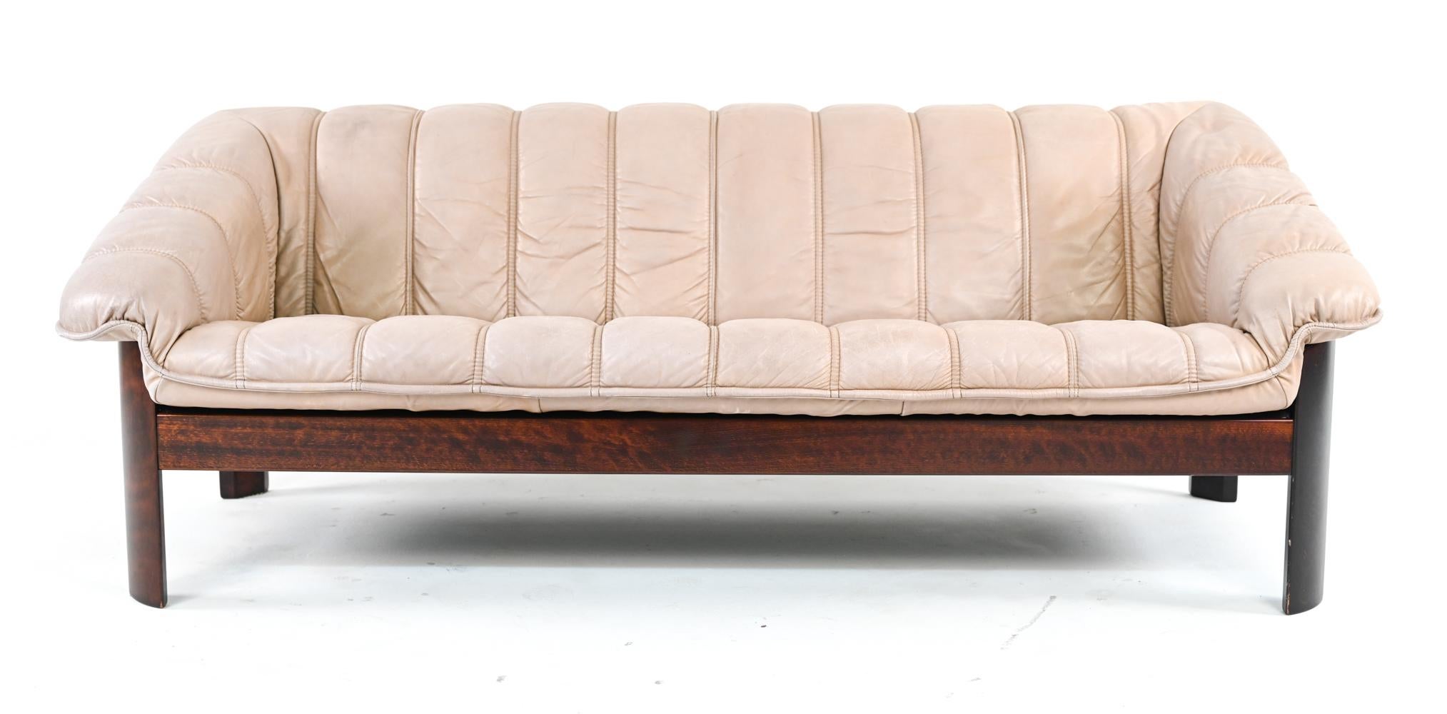 Ekorness Norway Mid-Century Sofa & Loveseat in Taupe Leather For Sale 2