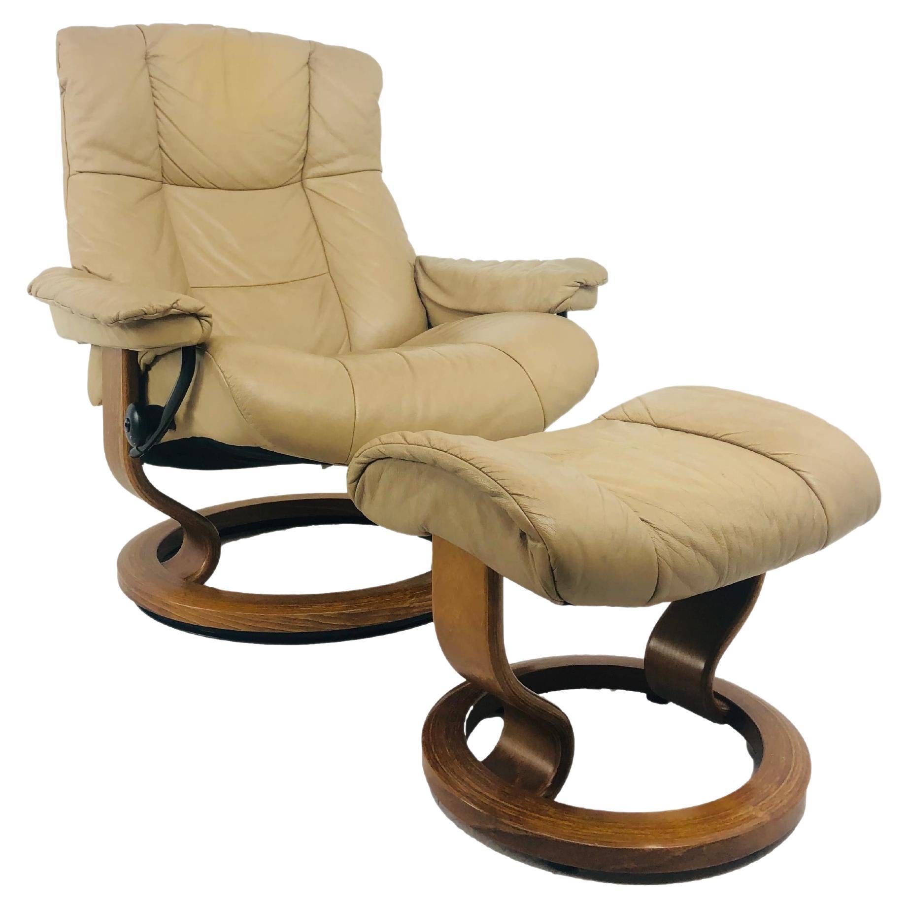 Ekrones "Mayfair" Stressless Lounge Chair with Ottoman For Sale