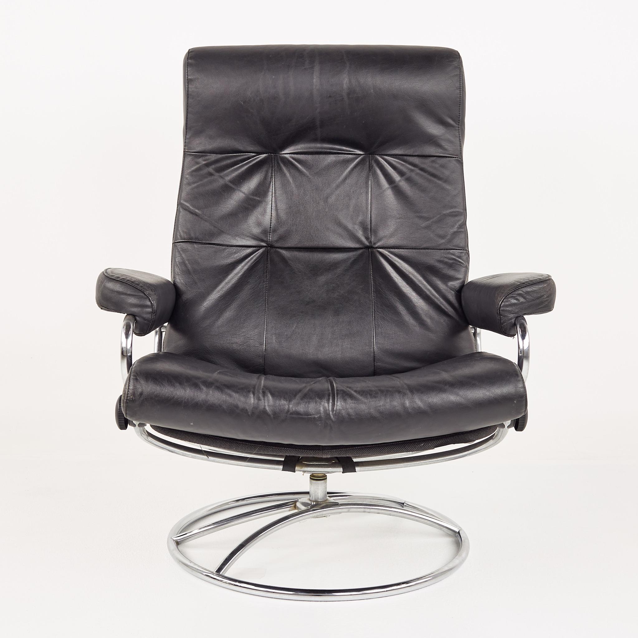 Ekrones mid century black leather and chrome lounge chair

Chair measures: 32.25 wide x 32.75 deep x 39.25 high, with a seat height of 16.5 inches and arm/chair clearance of 22.25 inches

?All pieces of furniture can be had in what we call