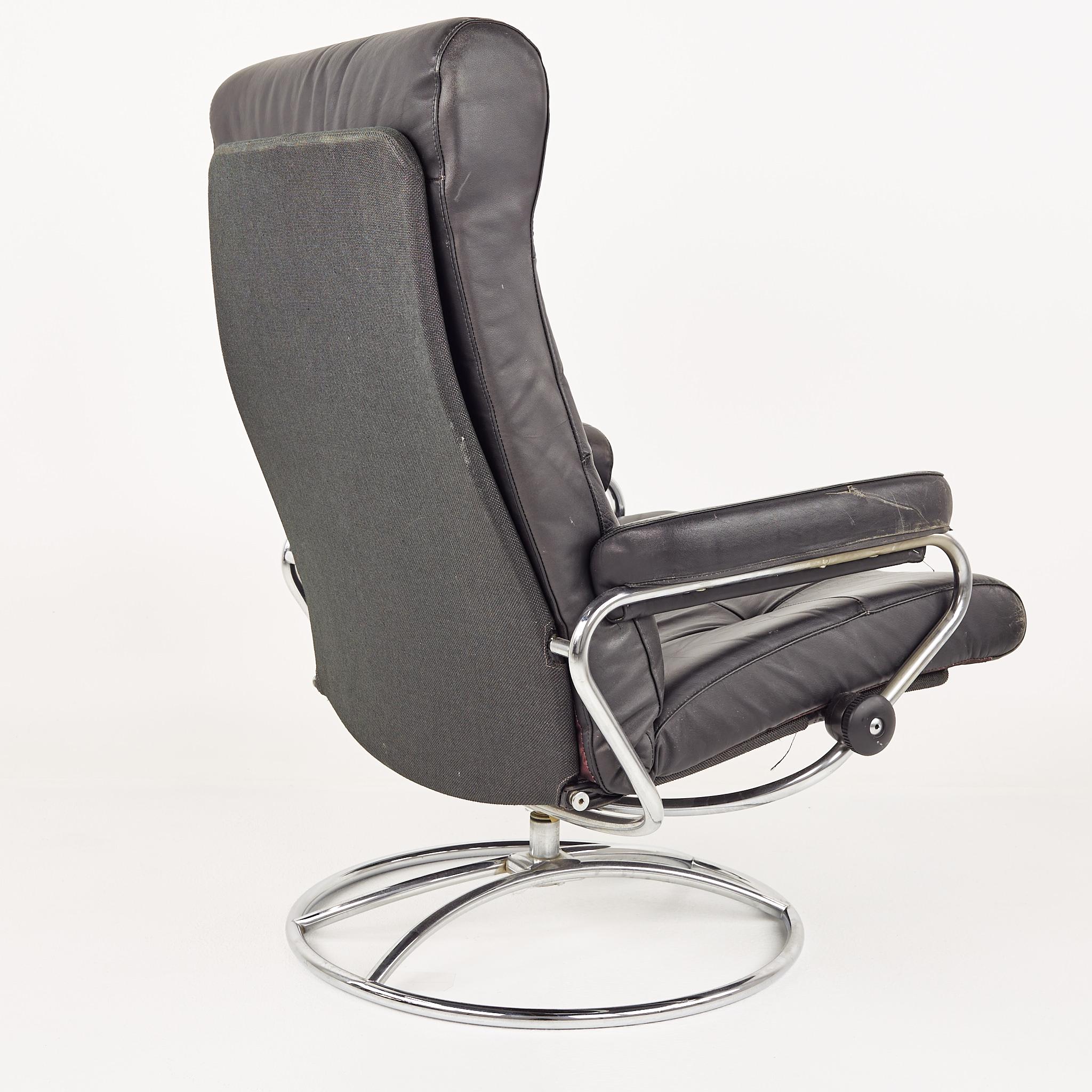 Ekrones Mid Century Black Leather and Chrome Lounge Chair In Good Condition In Countryside, IL