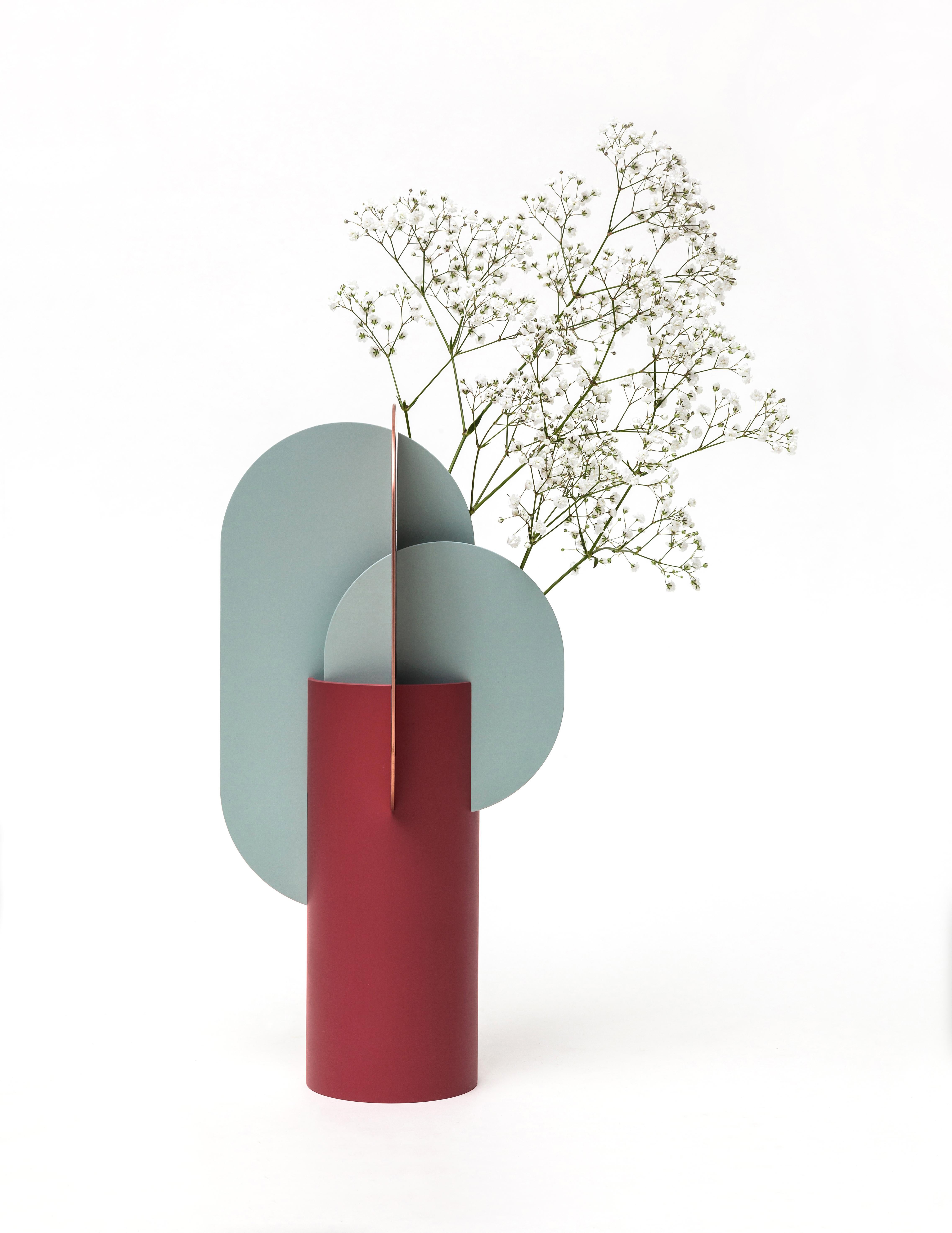 Vaso Ekster CS1 di NOOM
Dimensioni: L 19,5 x P 14,5 x H 39 cm 
Materiali: Rame, acciaio verniciato.
Peso: 2,8 kg

Il vaso Ekster è uno dei vasi della collezione 