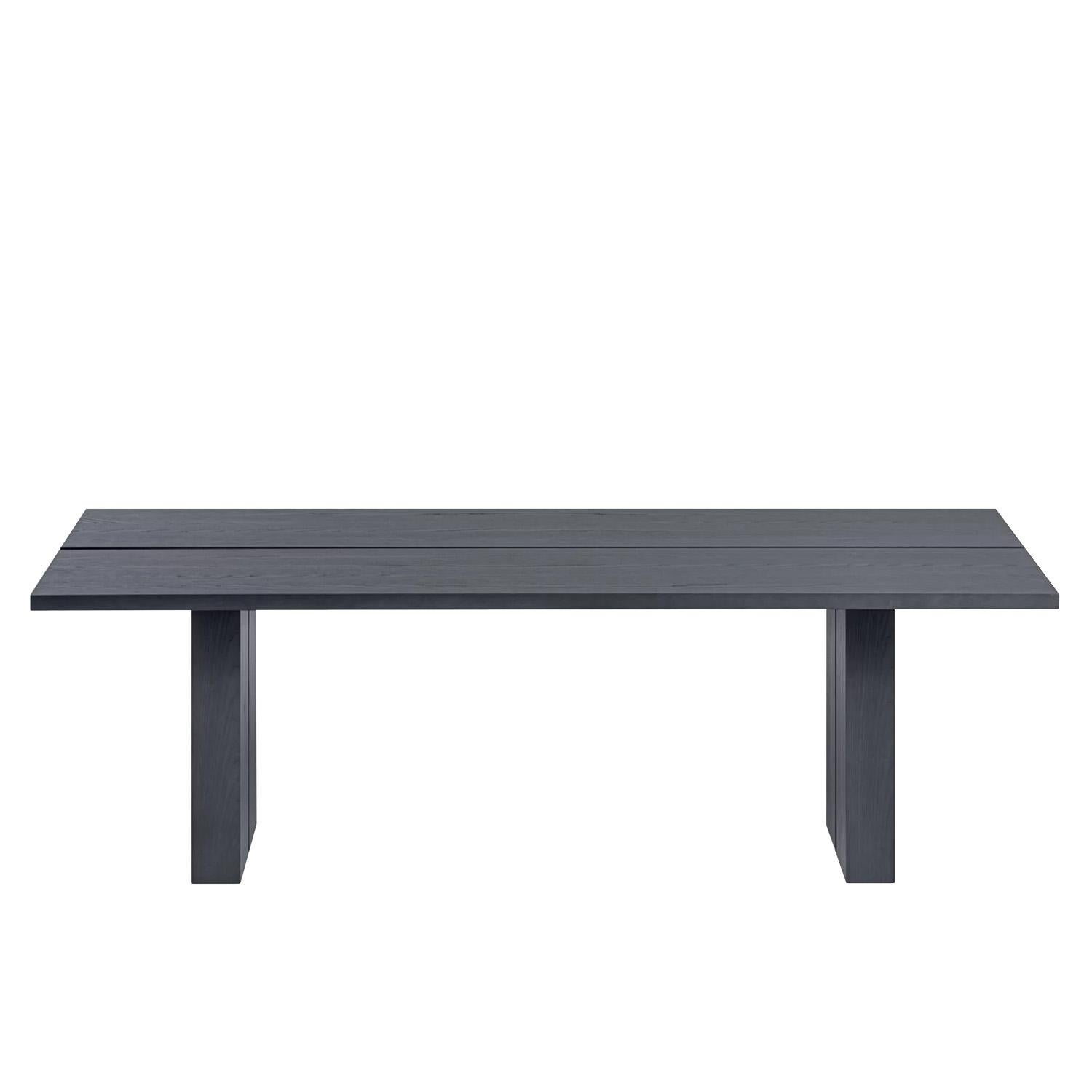Table de salle à manger Ekta avec toute la structure en bois recouverte d'un revêtement sombre.
placage de frêne. Epaisseur du plateau : 3,5cm.
Également disponible sur demande en placage de frêne clair.
Également disponible sur demande avec le