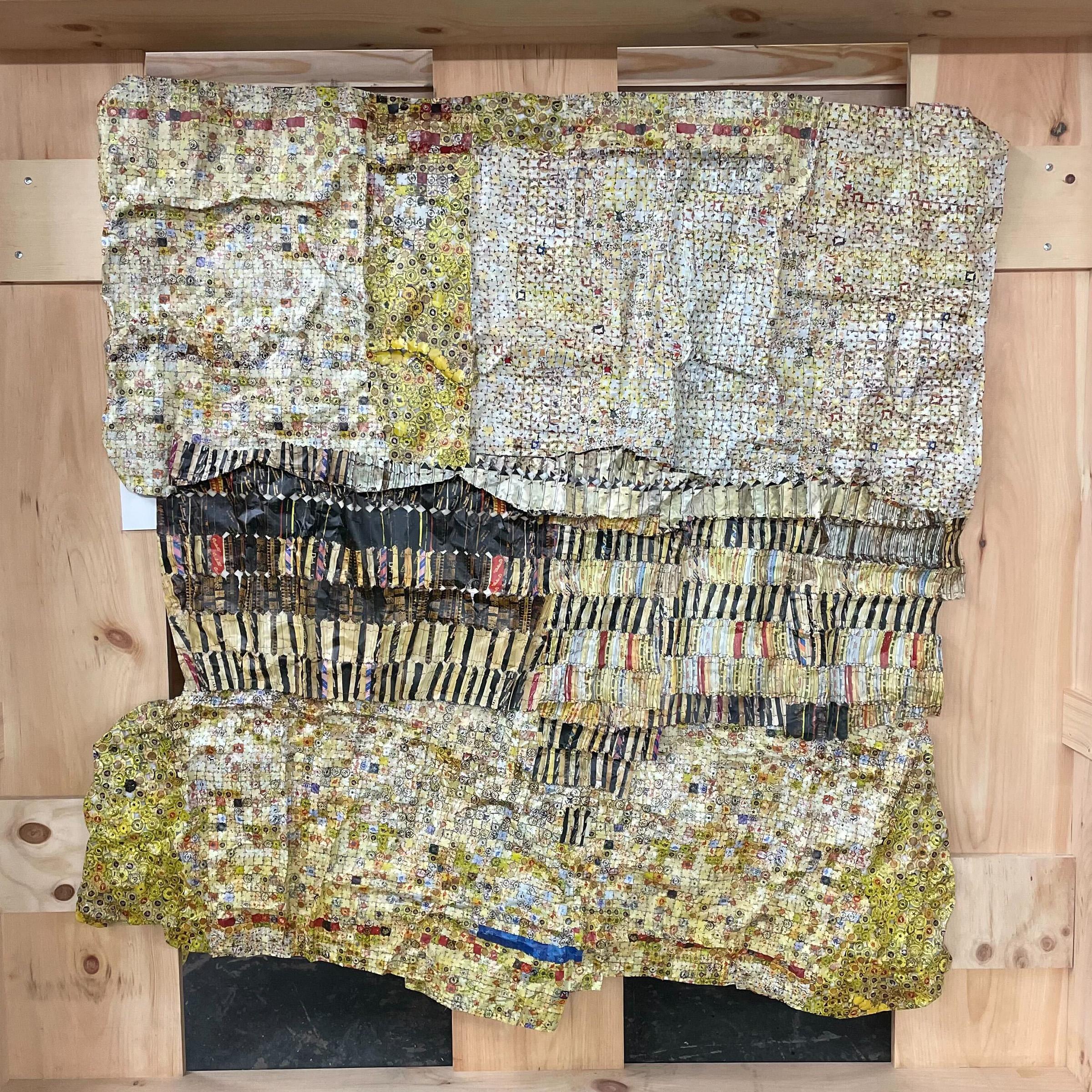 Gold Band von El Anatsui, Limitierte Auflage, Wand-Skulptur, Metall, Contemporary 1