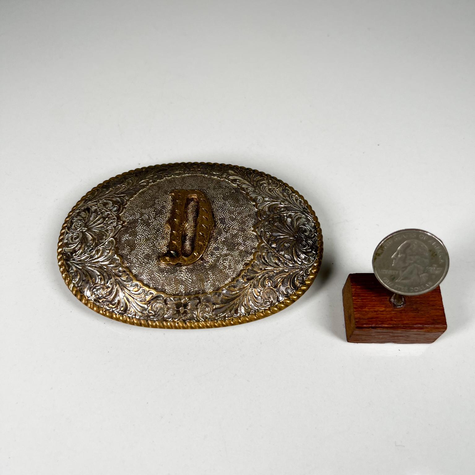 El Arturo Crumrine Vintage Belt Buckle D
Vintage buckle belt.
4.25 w x 3 tall x .75 d
Stamped on the back with makers info.
Vintage wear is present.
See all images please.

