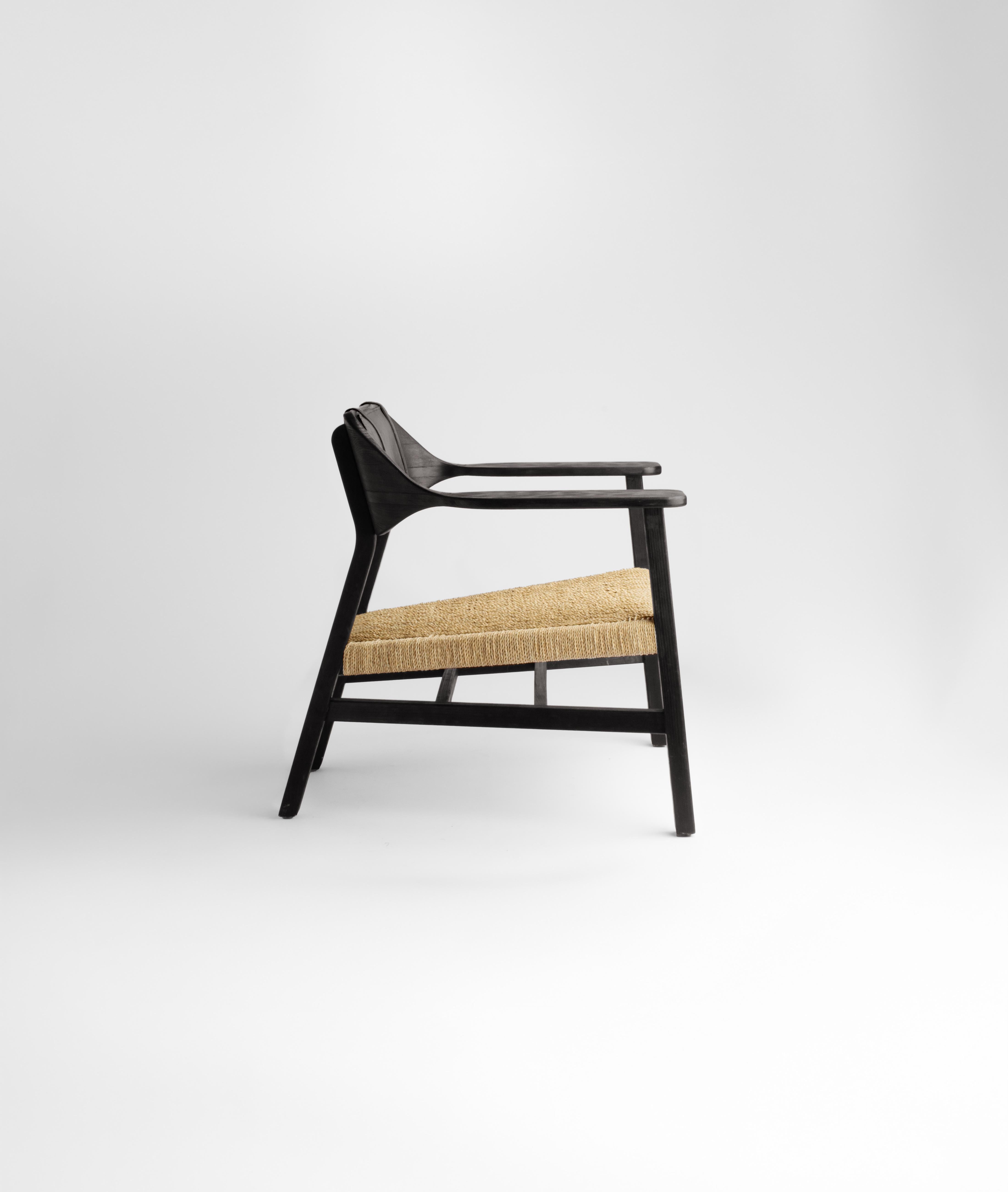 The AVIATOR chair is a personal endeavor. It represents the longing for freedom I experienced during a period of my life, which ultimately led me to found this furniture design studio. The name comes from its distinctive armrests—wide and flat,