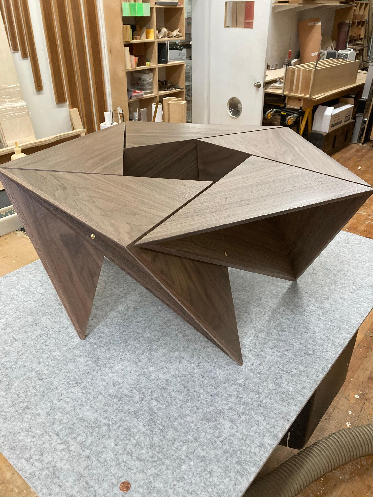 El Cangrejito, table basse modulaire pentagonal en noyer édition Louis Lim en vente 8