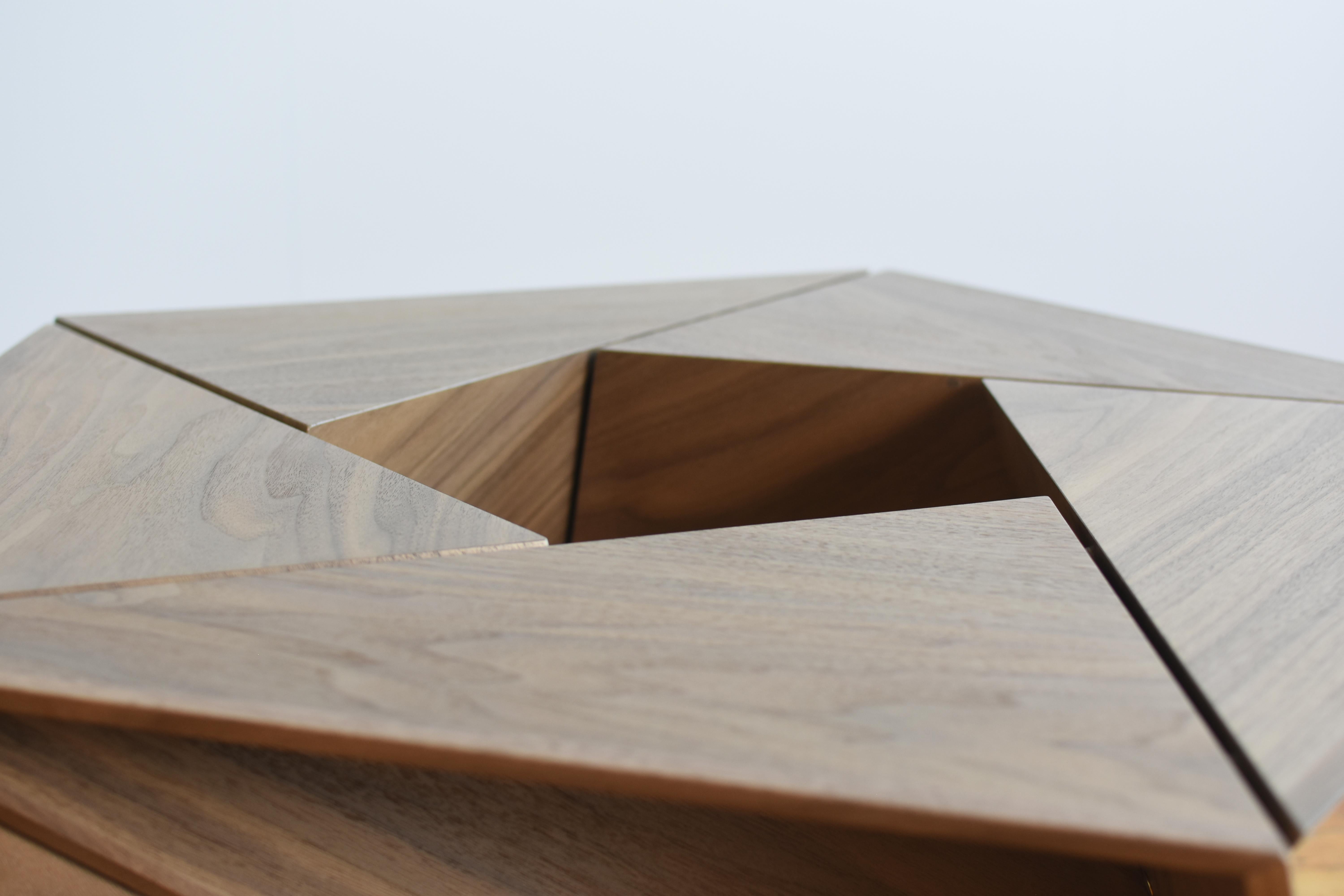 Nord-américain El Cangrejito, table basse modulaire pentagonal en noyer édition Louis Lim en vente