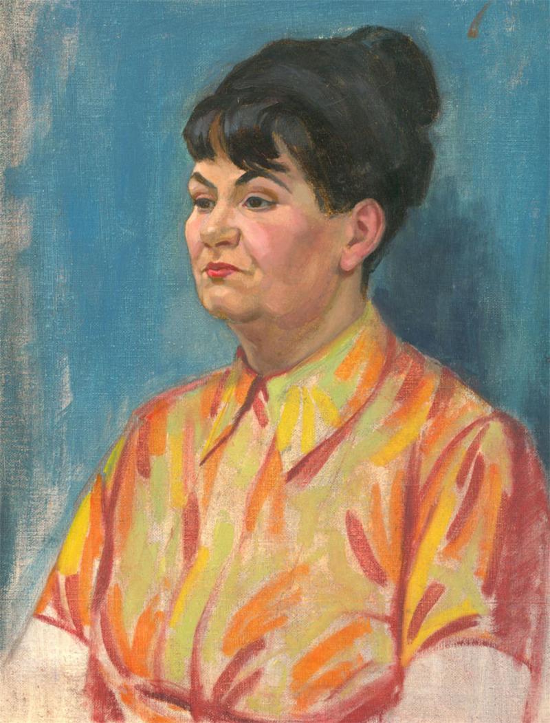 Un portrait saisissant du milieu du siècle d'une qualité merveilleuse, montrant une femme dans une chemise vibrante dans un motif accrocheur. Ses cheveux sont relevés en un chignon soigné et elle a un visage merveilleusement expressif. Dans le style