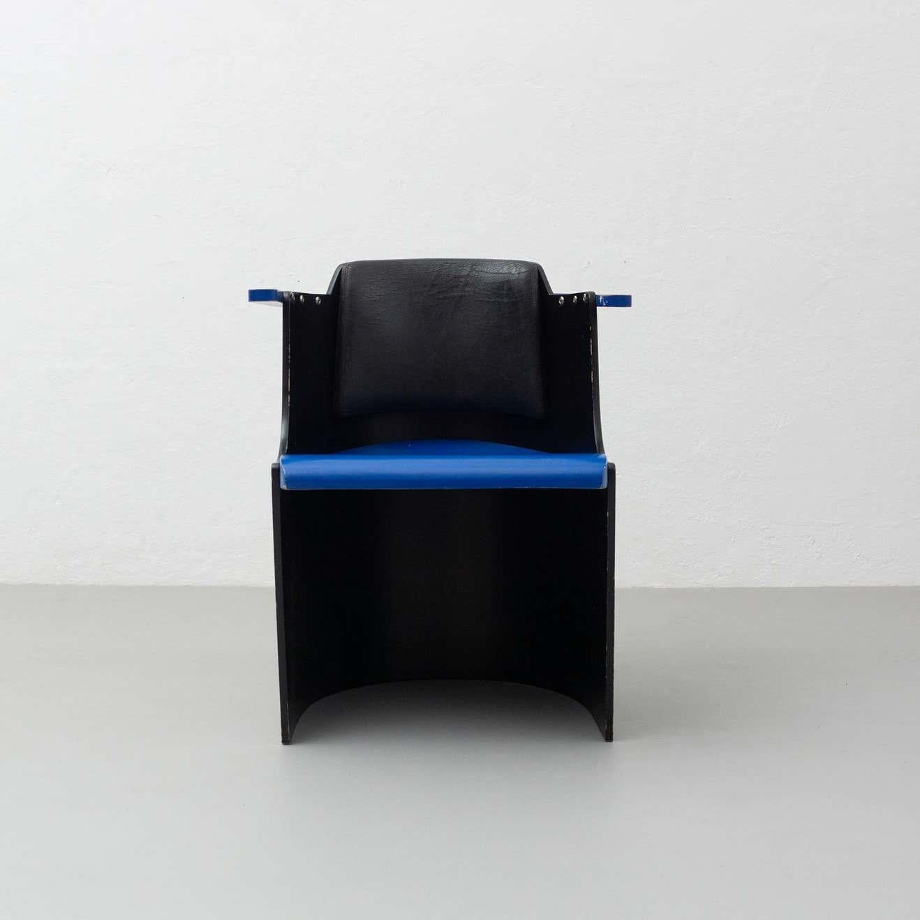 Chair model D61, designed by El Lissitzky in 1930.
Manufactured in Germany by Tecta, circa 1970.

In original condition, with minor wear consistent with age and use, preserving a beautiful patina.

Materials:
Wood
Leather

Dimensions:
D 51
