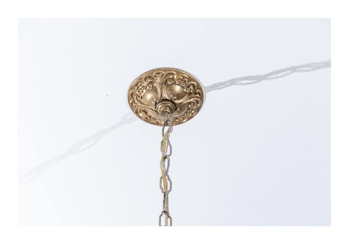 Hollywood Regency Lampadario di cristallo elaborato a 12 luci in vendita