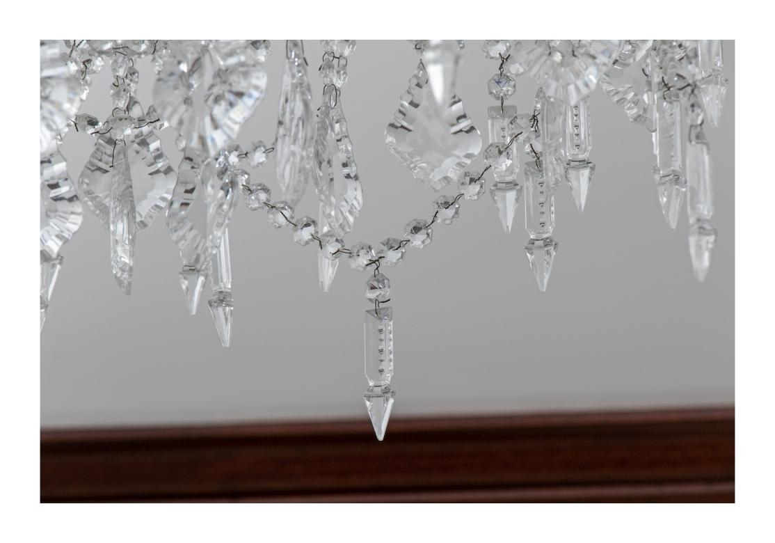 XX secolo Lampadario di cristallo elaborato a 12 luci in vendita