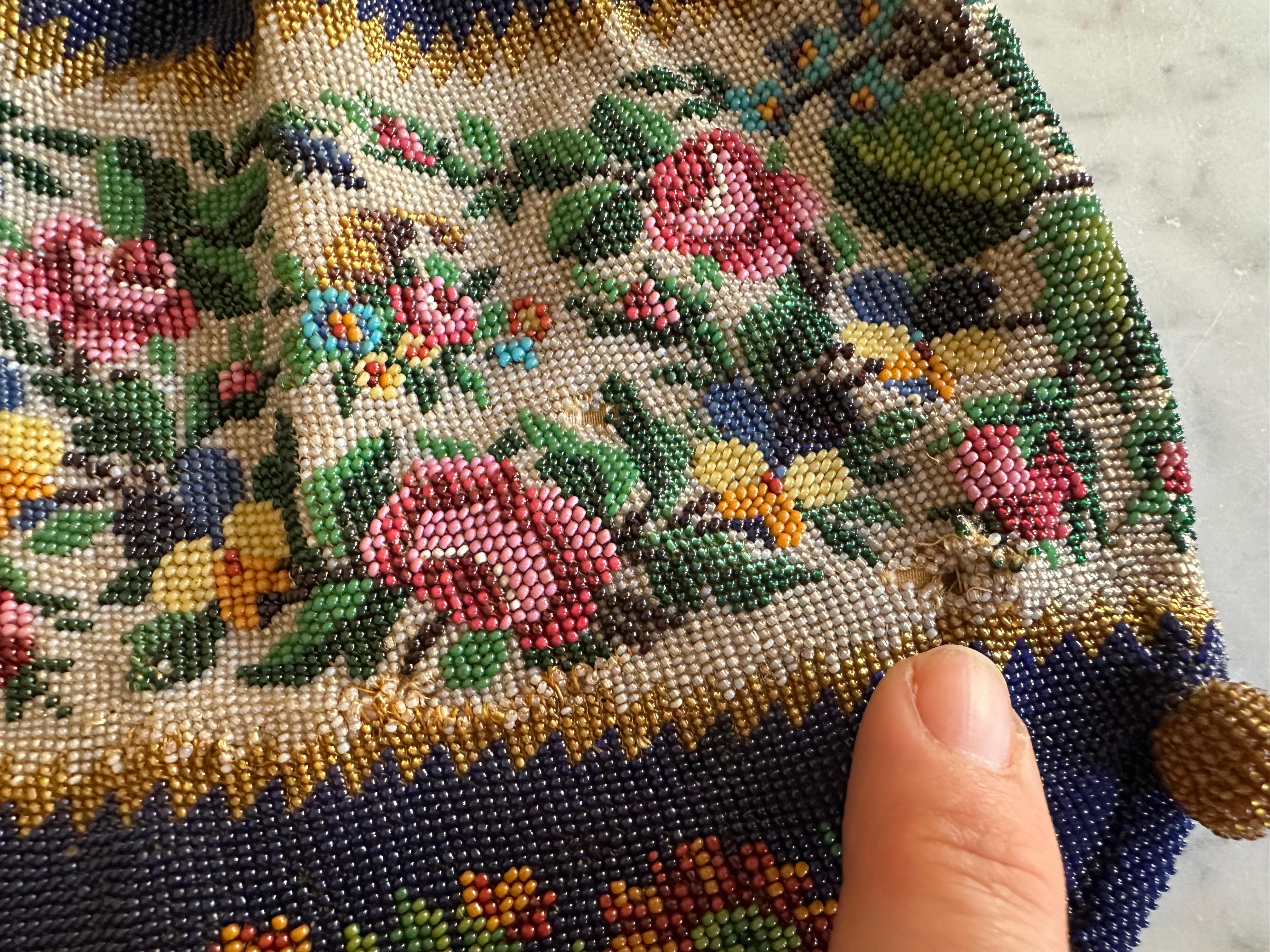 Elaborate Beaded Handbag with Cloisonné-Style Clasp, Historicism circa 1880 For Sale 7