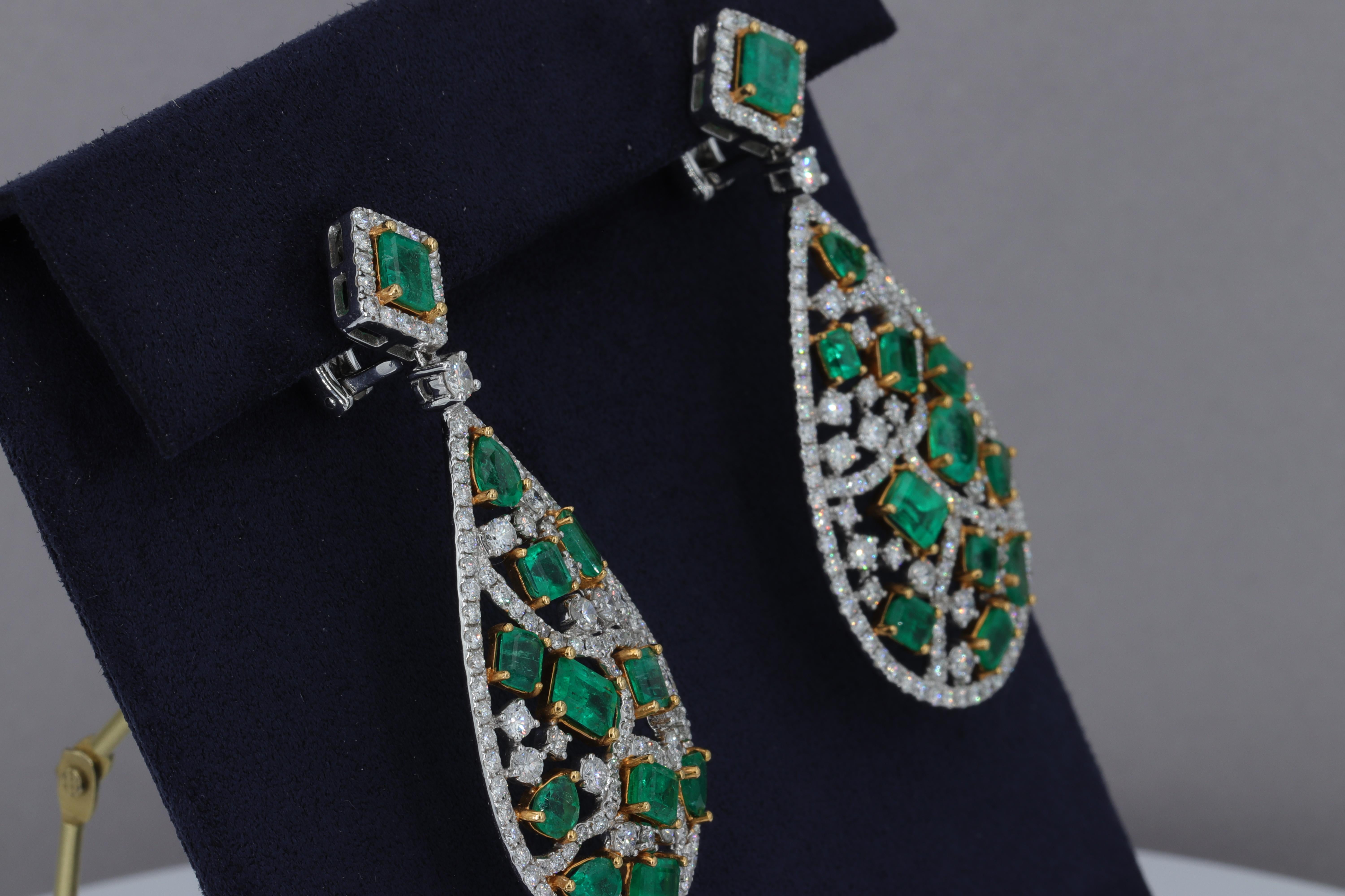 Emerald Cut 12.11 Carat Colombian Emerald and 5.08 Carat Diamond Drop Earrings For Sale